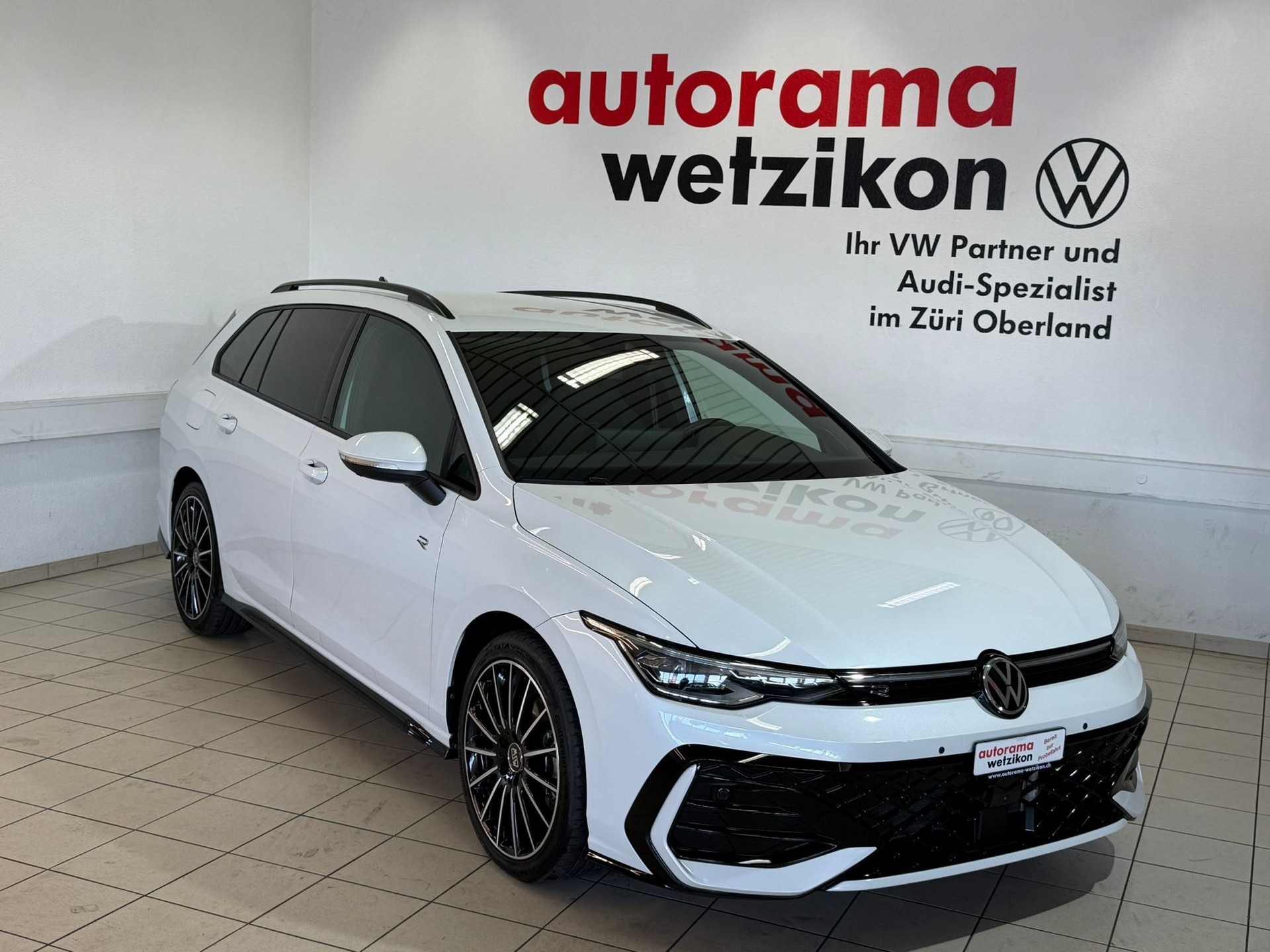 VW Golf Variant 1.5 eTSI mHEV R-Line-image-1