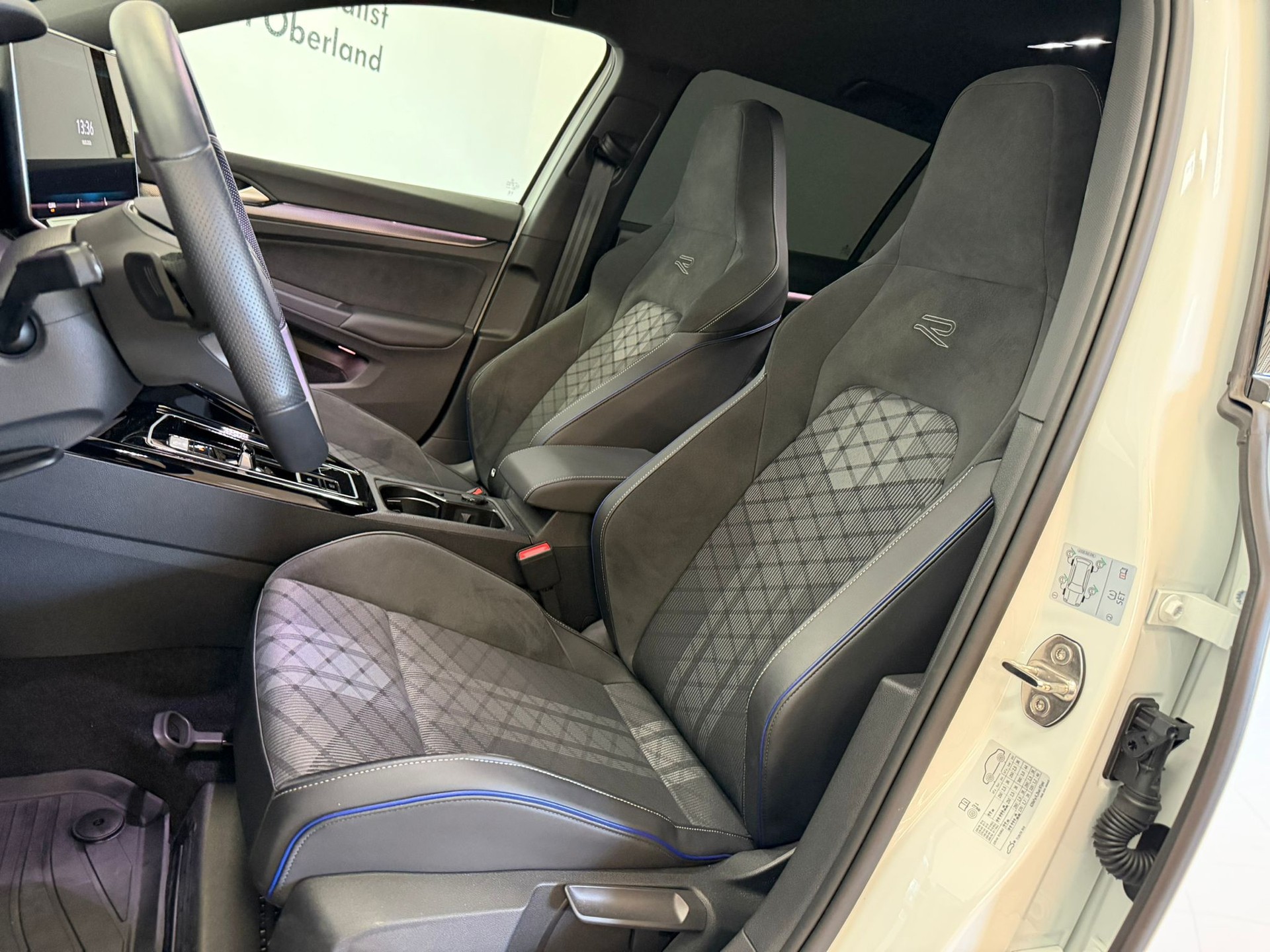 VW Golf Variant 1.5 eTSI mHEV R-Line-image-6