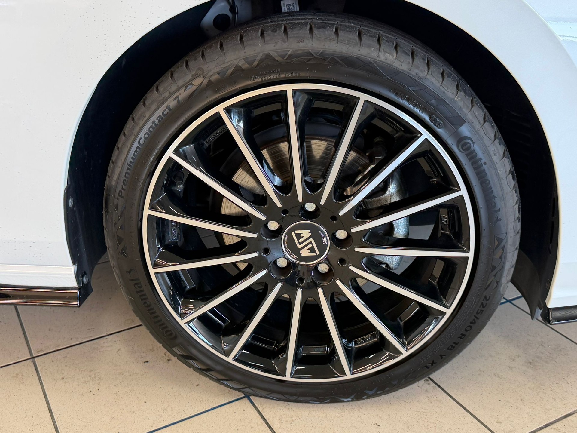VW Golf Variant 1.5 eTSI mHEV R-Line-image-4