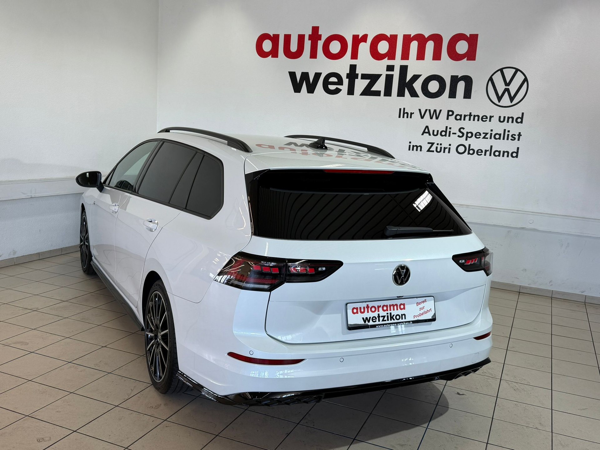 VW Golf Variant 1.5 eTSI mHEV R-Line-image-3