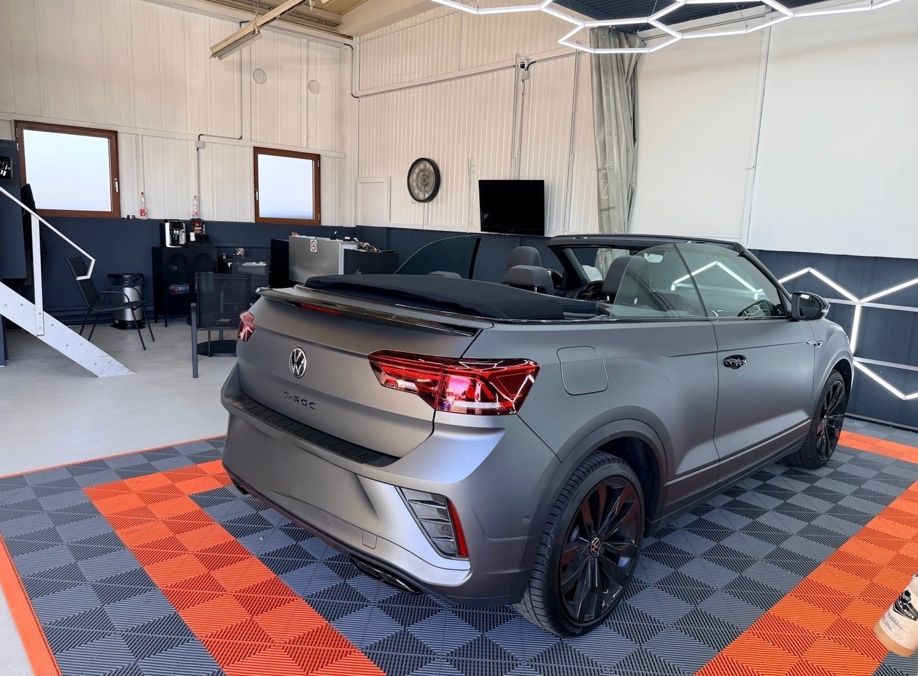 VW T-Roc Cabriolet 1.5 TSI EVO R-Line DSG-image-6