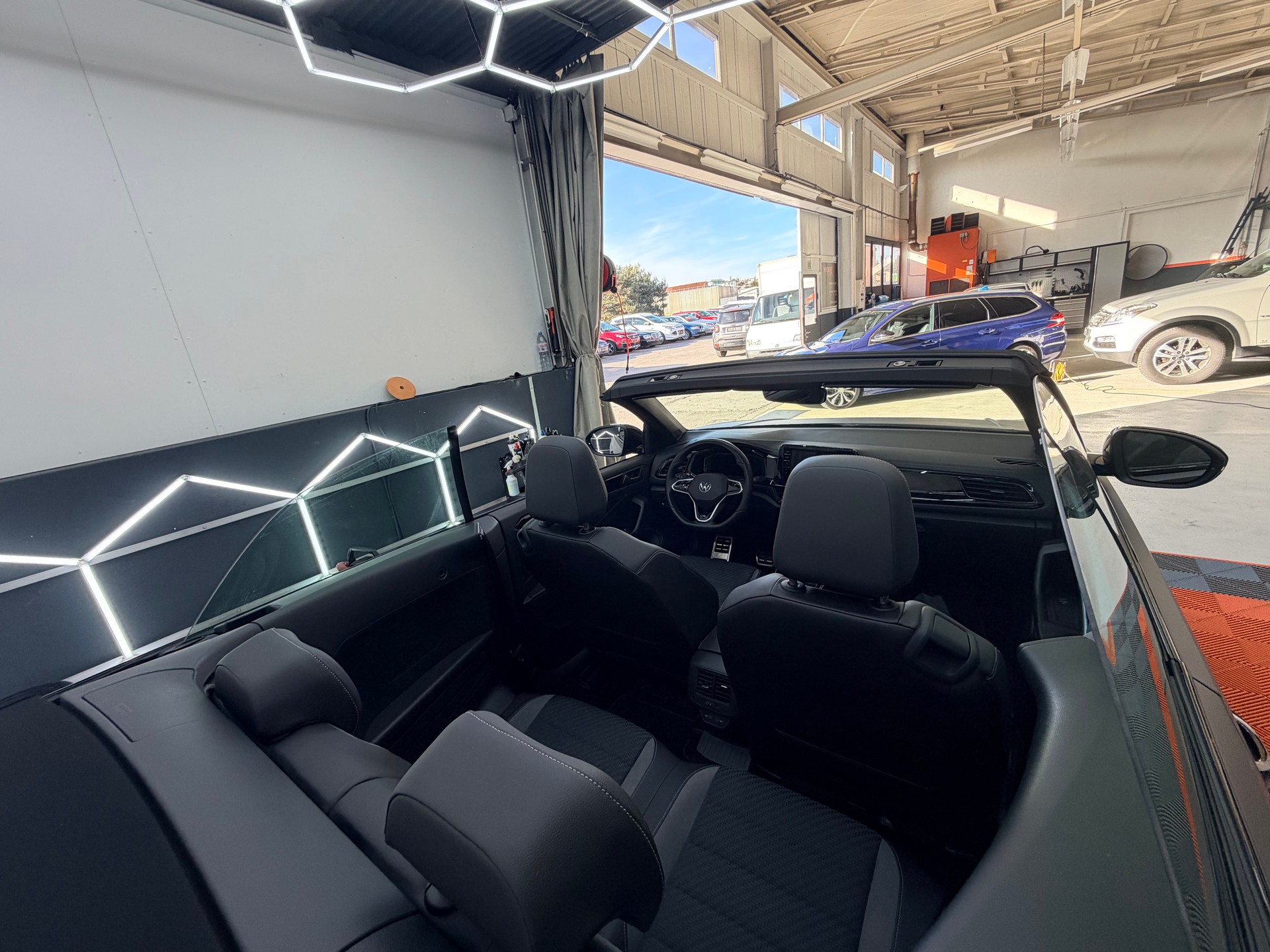 VW T-Roc Cabriolet 1.5 TSI EVO R-Line DSG-image-1