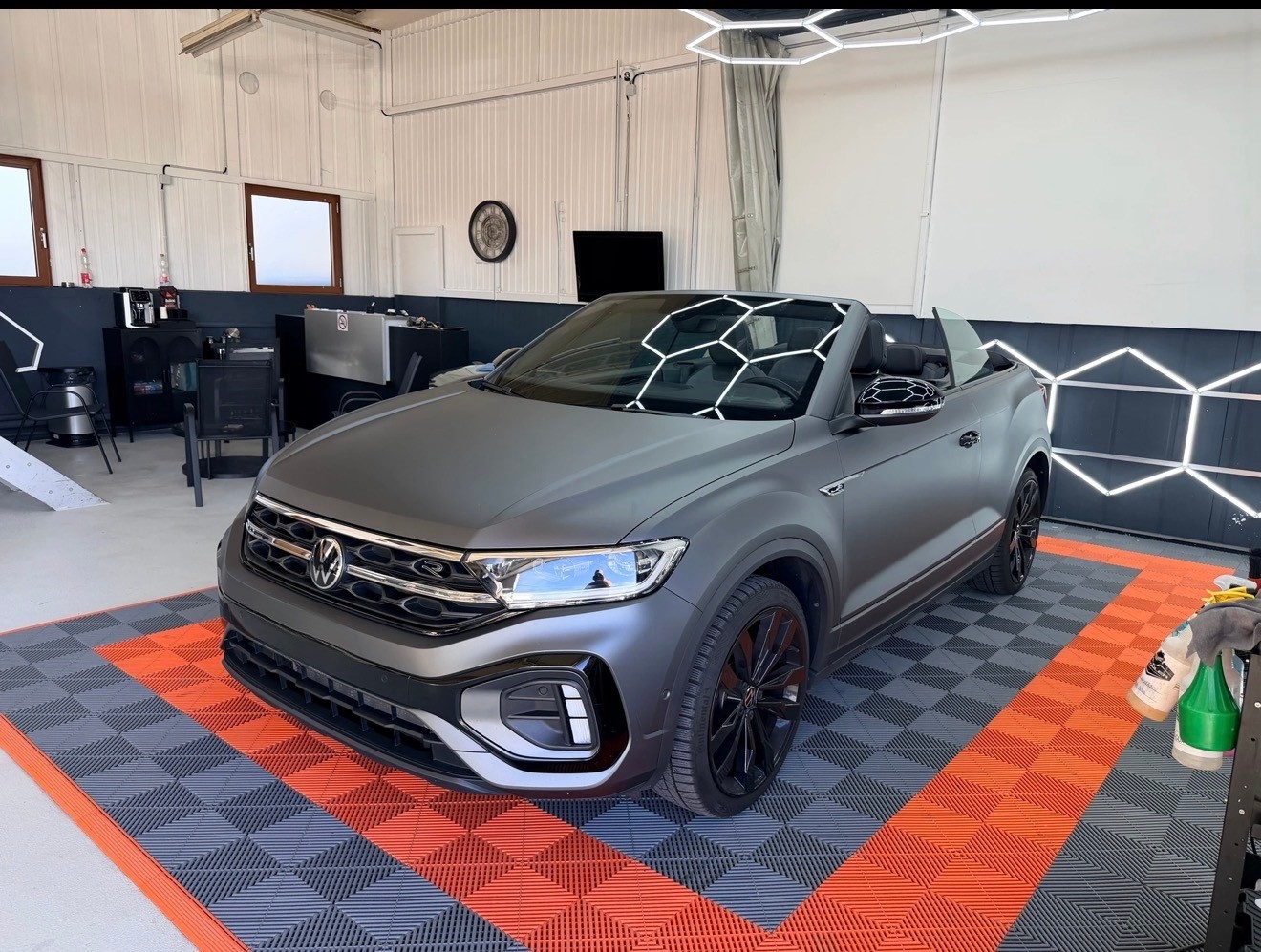 VW T-Roc Cabriolet 1.5 TSI EVO R-Line DSG-image-5
