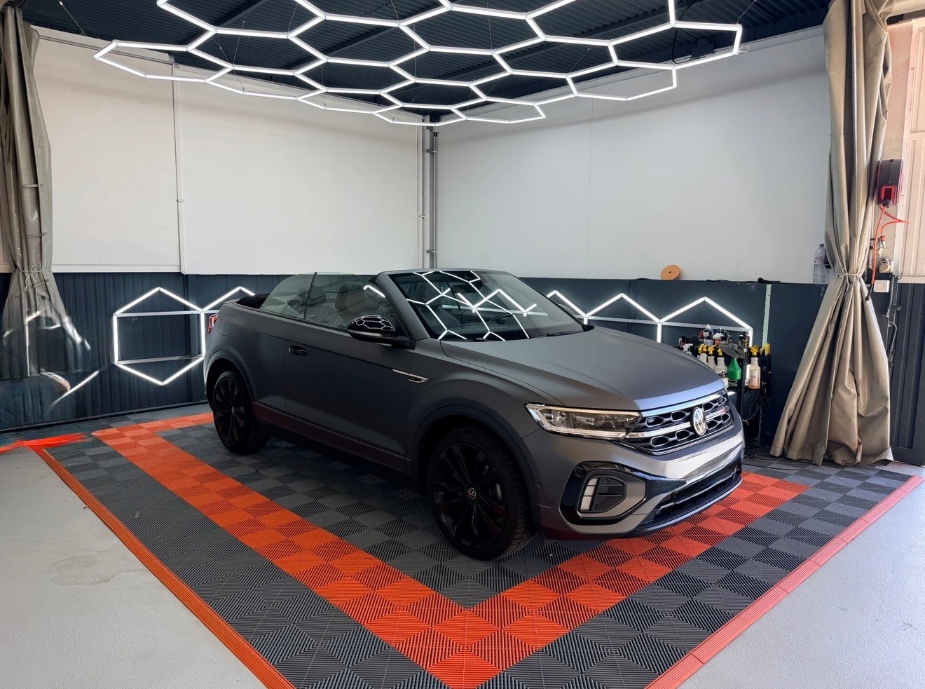 VW T-Roc Cabriolet 1.5 TSI EVO R-Line DSG-image-3