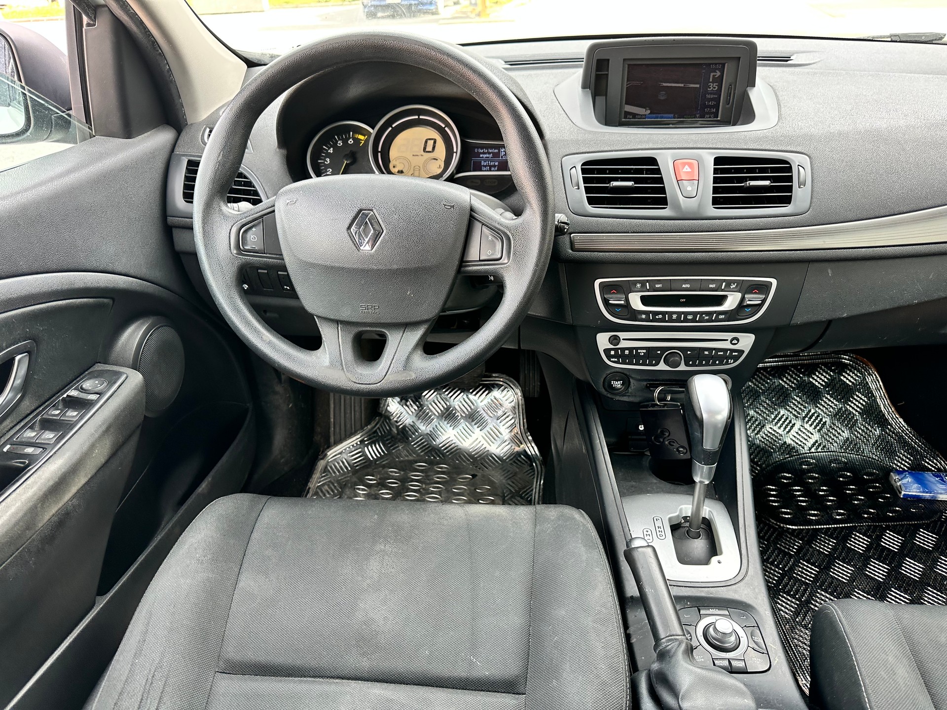 RENAULT Mégane Grandtour 2.0 16V Dynamique CVT-image-7