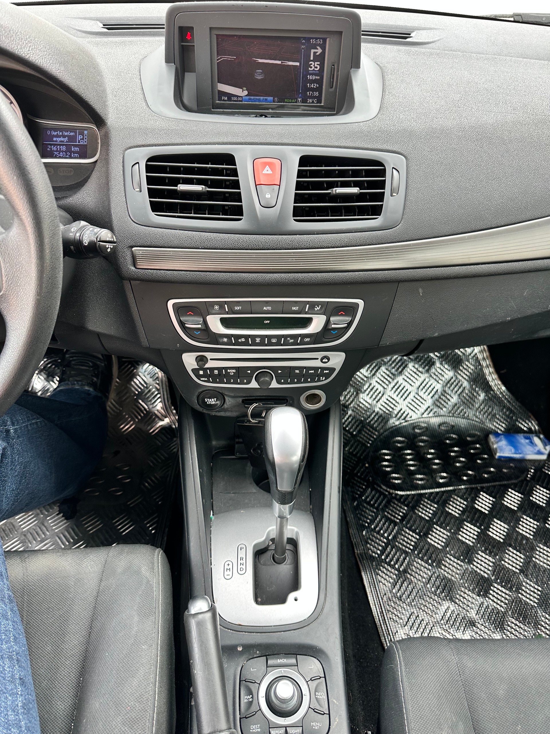 RENAULT Mégane Grandtour 2.0 16V Dynamique CVT-image-11