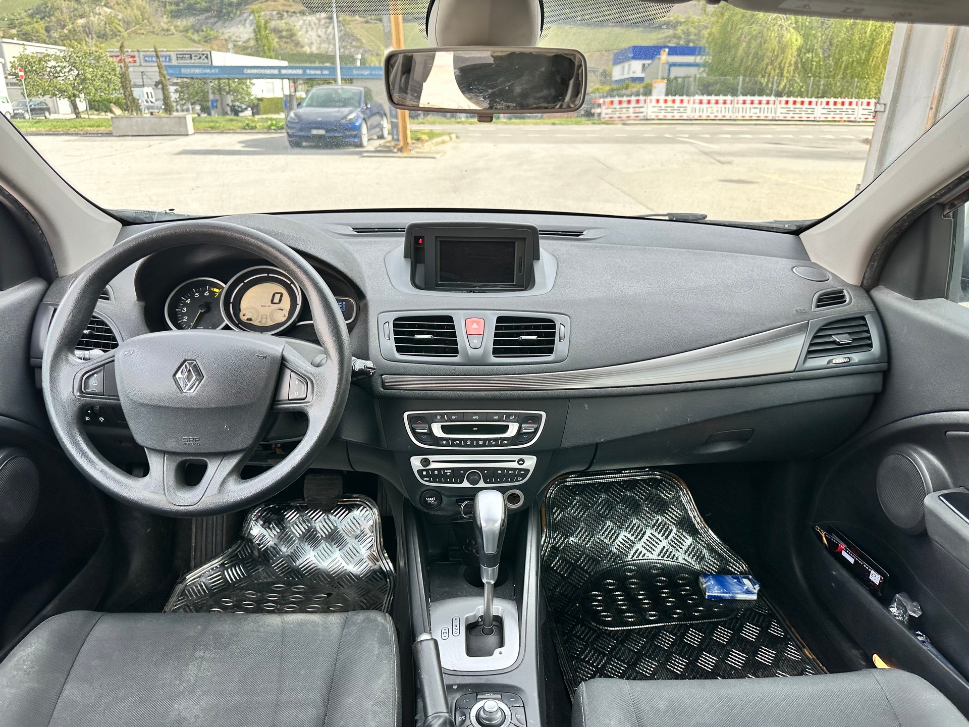 RENAULT Mégane Grandtour 2.0 16V Dynamique CVT-image-6