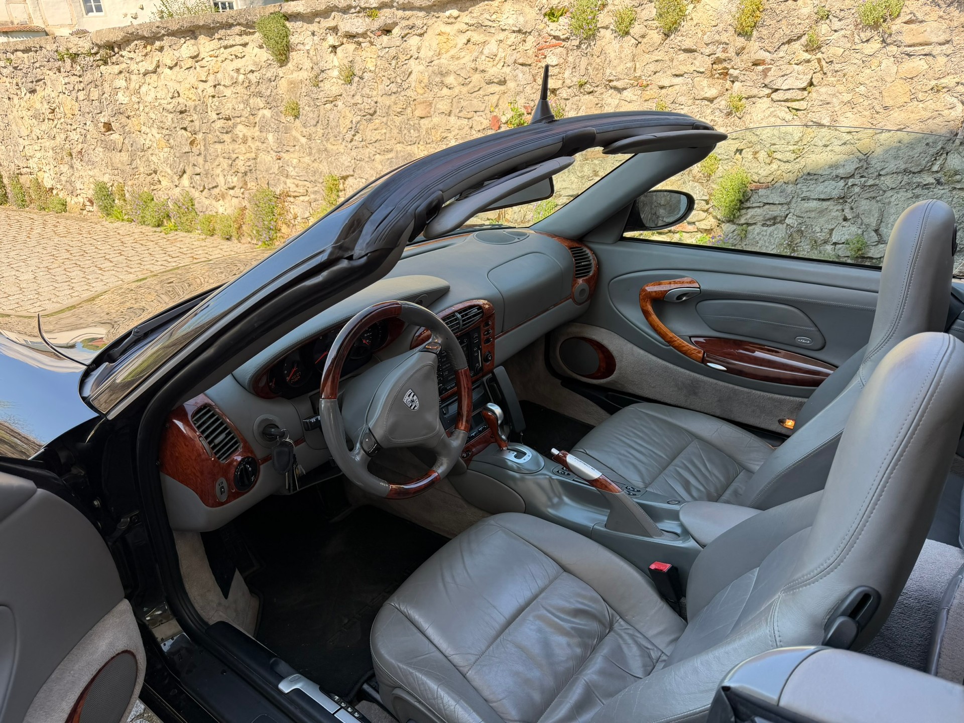 PORSCHE 911 Carrera Cabrio-image-6
