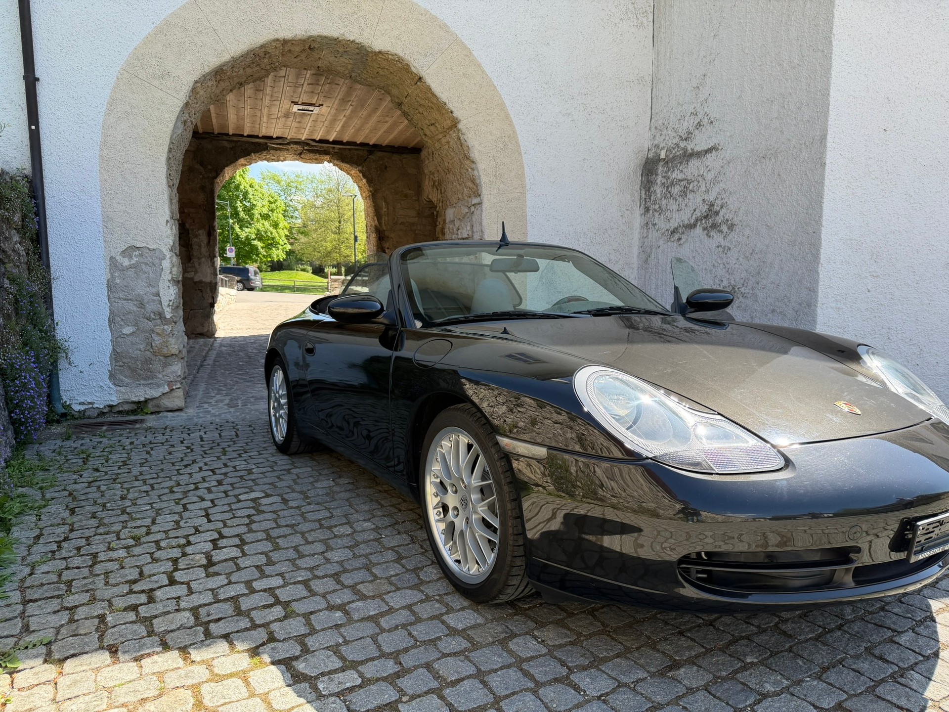PORSCHE 911 Carrera Cabrio-image-2