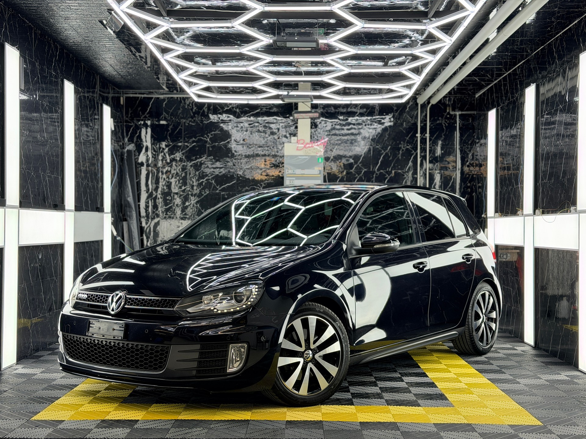 VW Golf 2.0 TDI GT-showroom-element-2