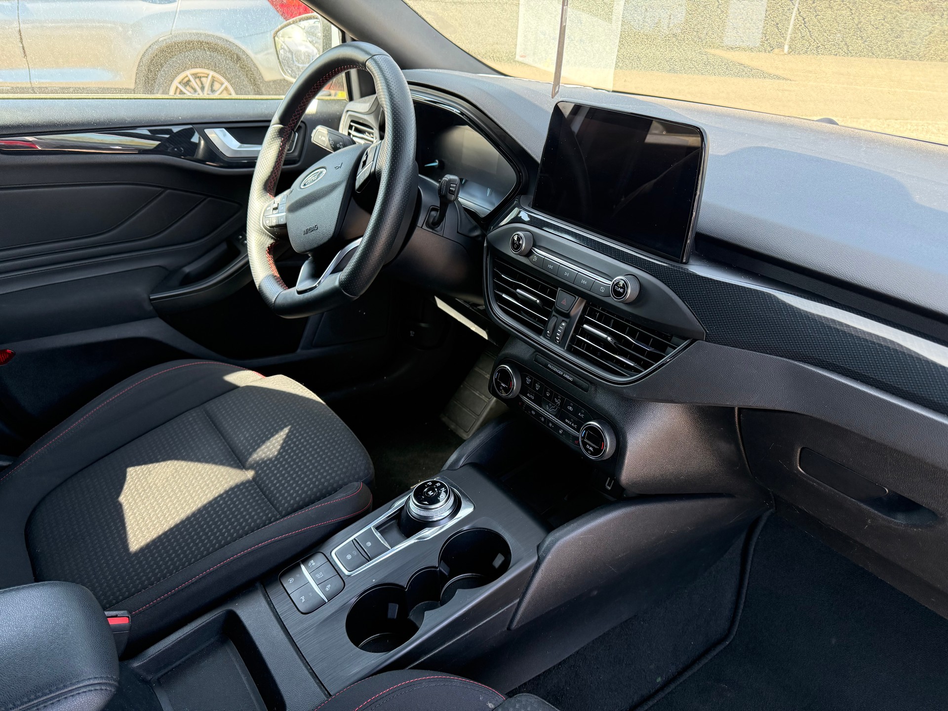 FORD Focus 1.0 SCTi ST Line Automatic-image-11