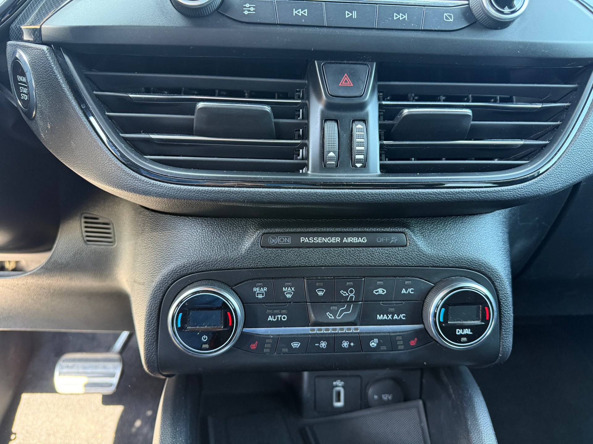 FORD Focus 1.0 SCTi ST Line Automatic-image-15