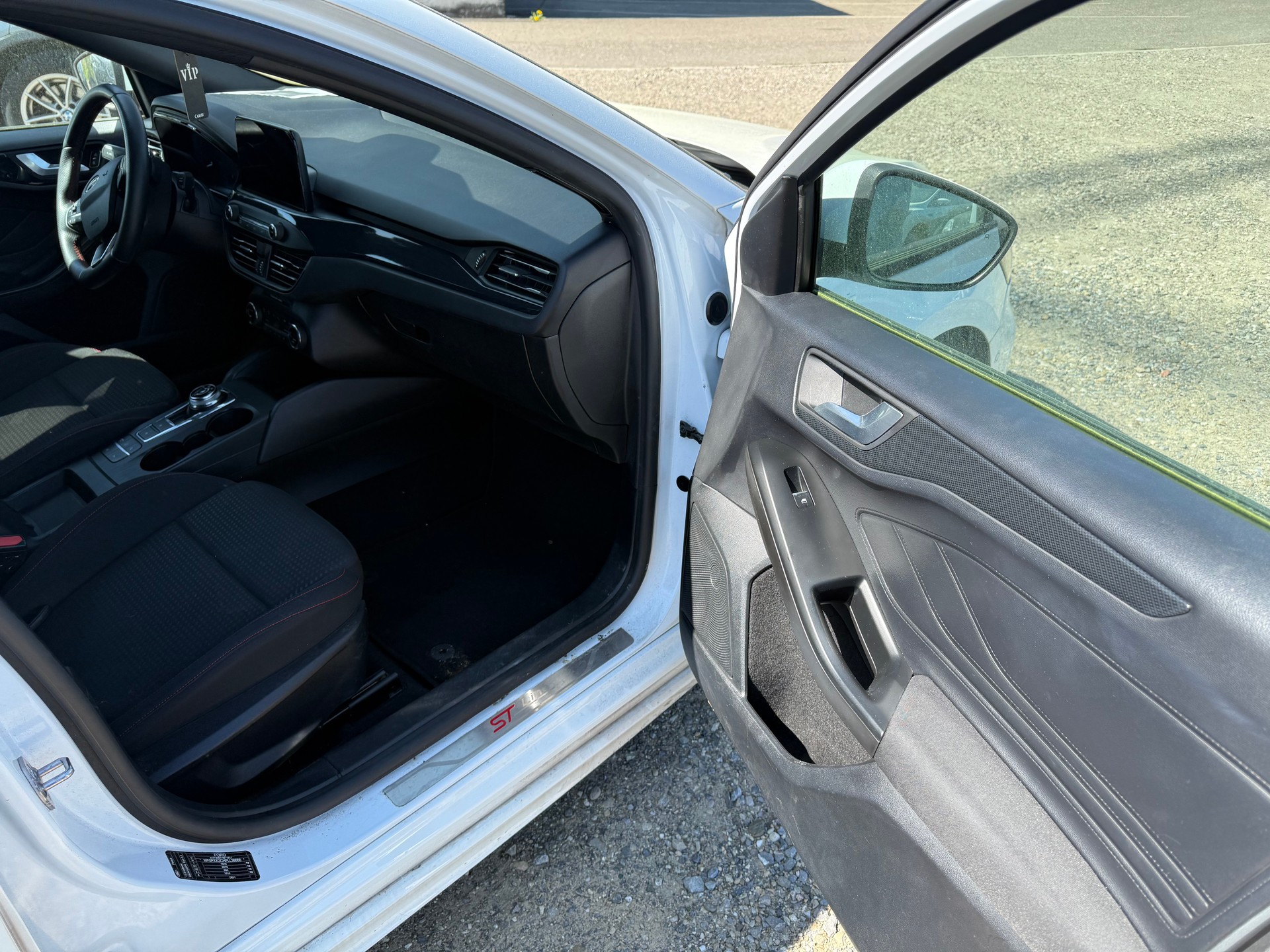 FORD Focus 1.0 SCTi ST Line Automatic-image-8
