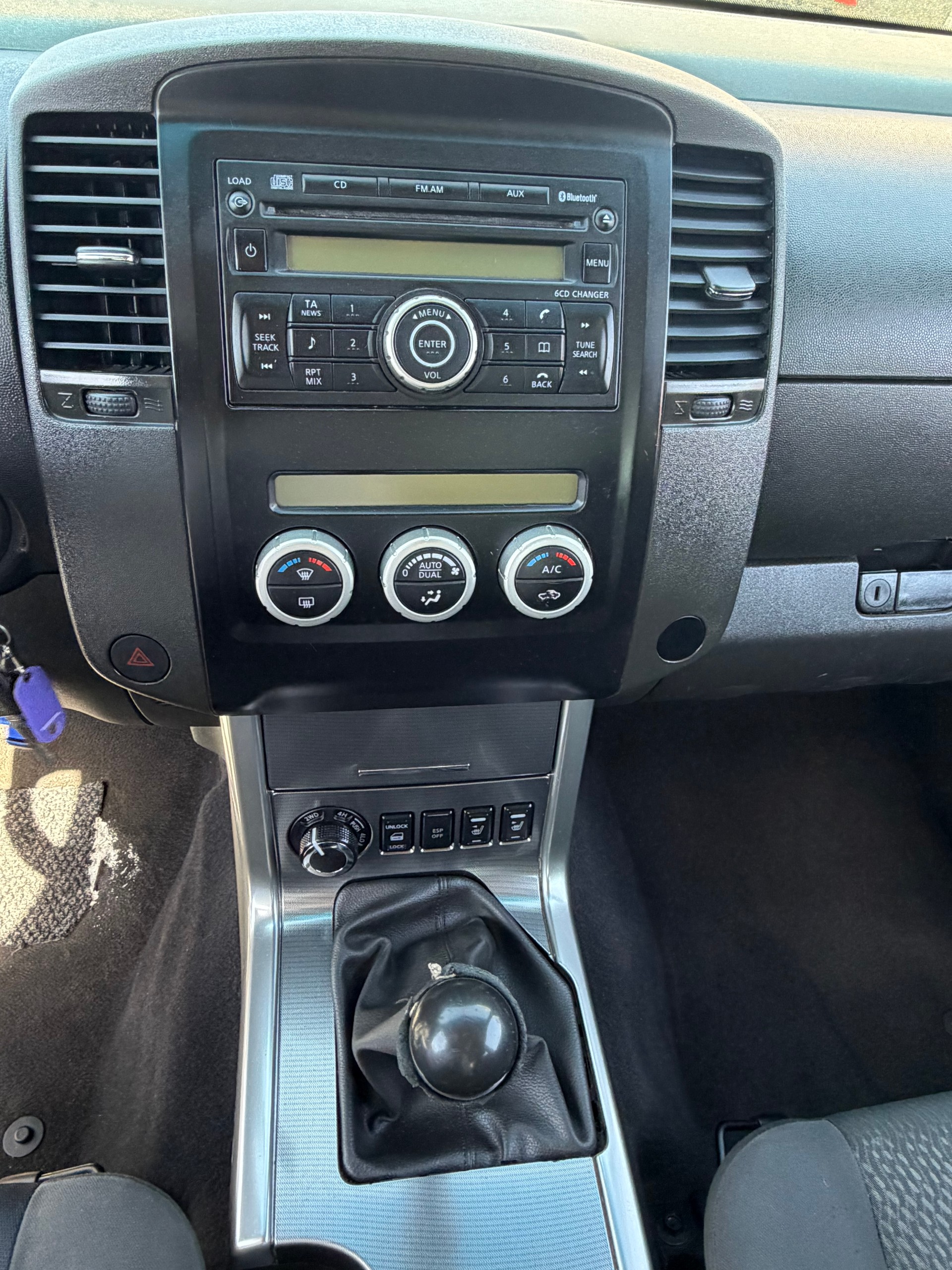 NISSAN Navara Double Cab SE 2.5 dCi 4WD-image-12
