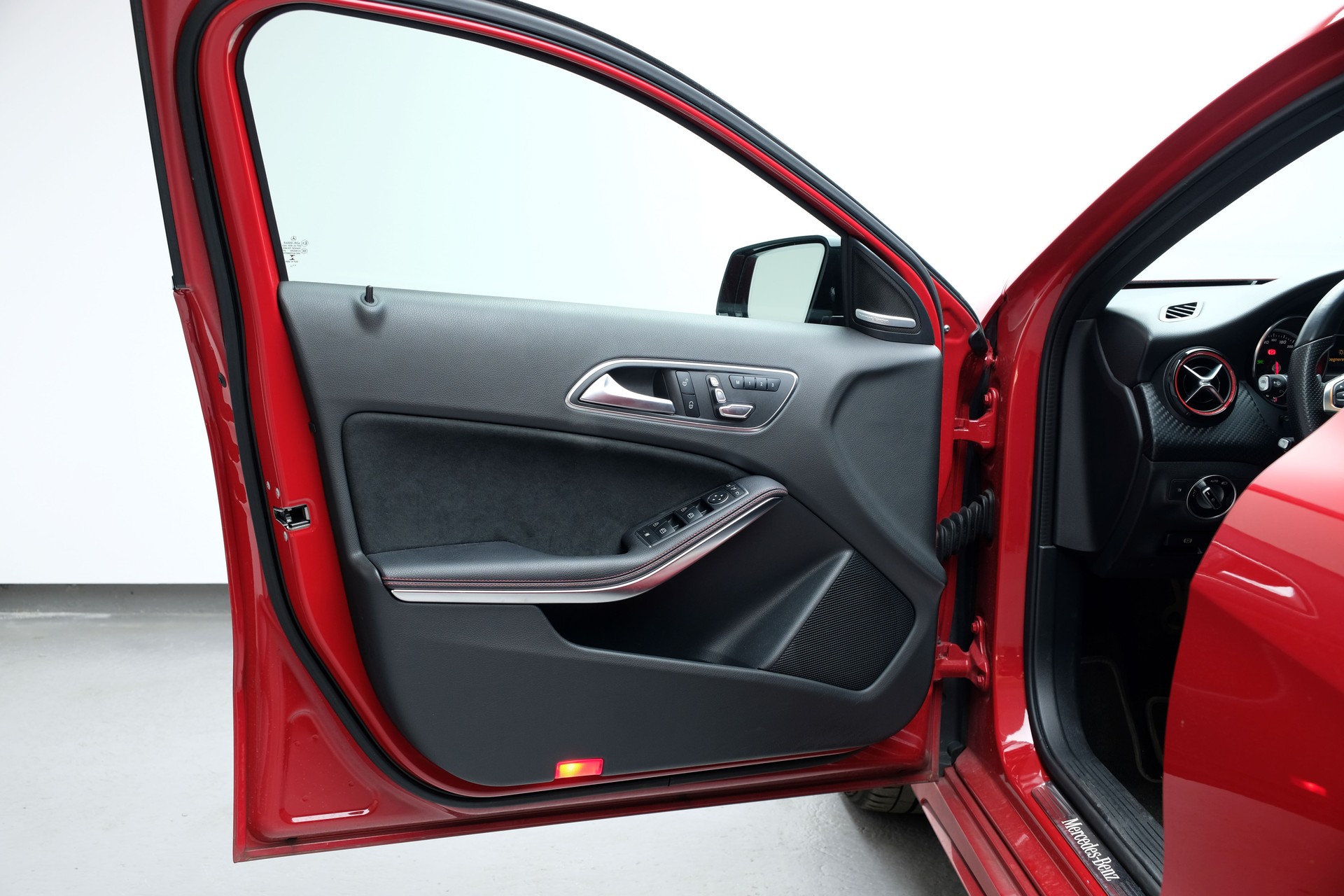 MERCEDES-BENZ A 250 Sport 4Matic 7G-DCT-image-12