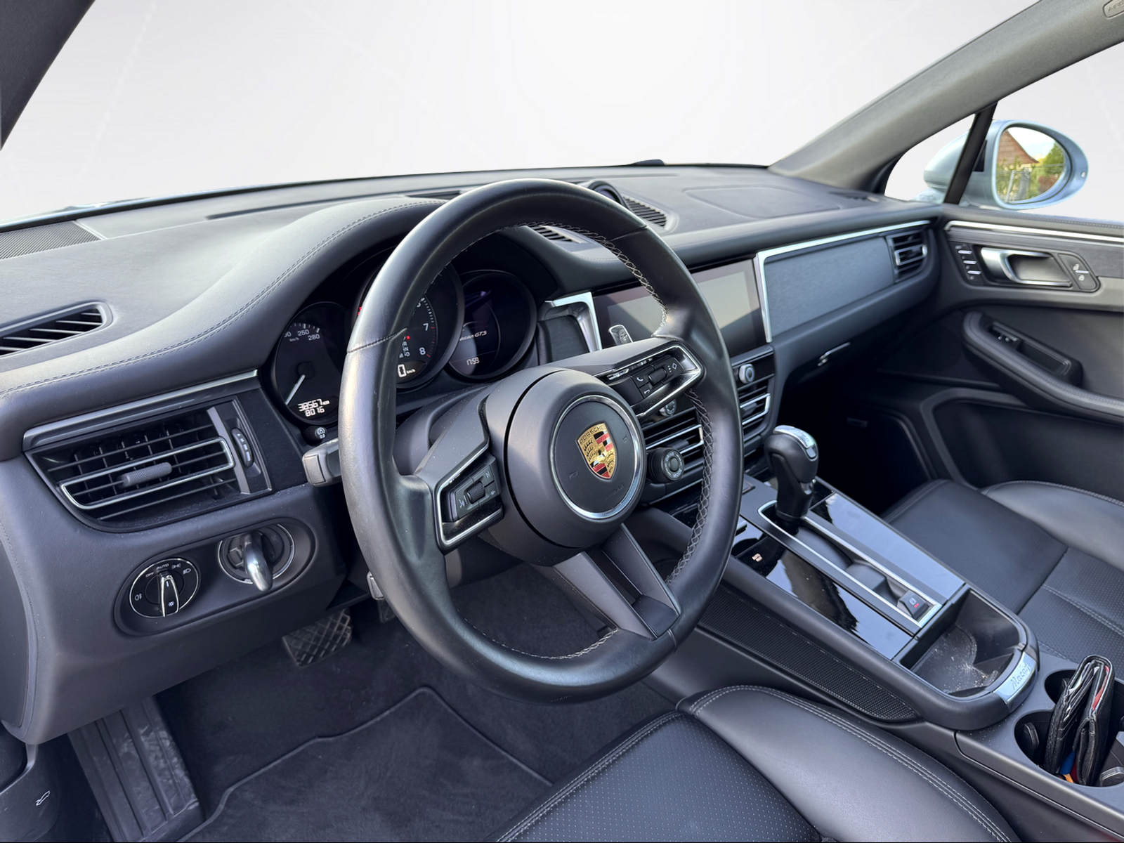 PORSCHE Macan GTS PDK-image-2