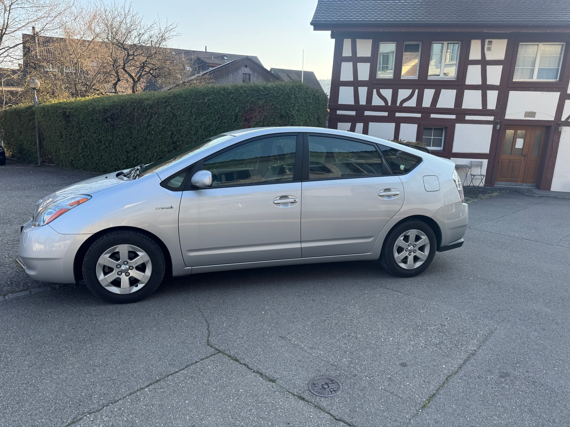 TOYOTA Prius 1.5 16V Hybrid-image-2