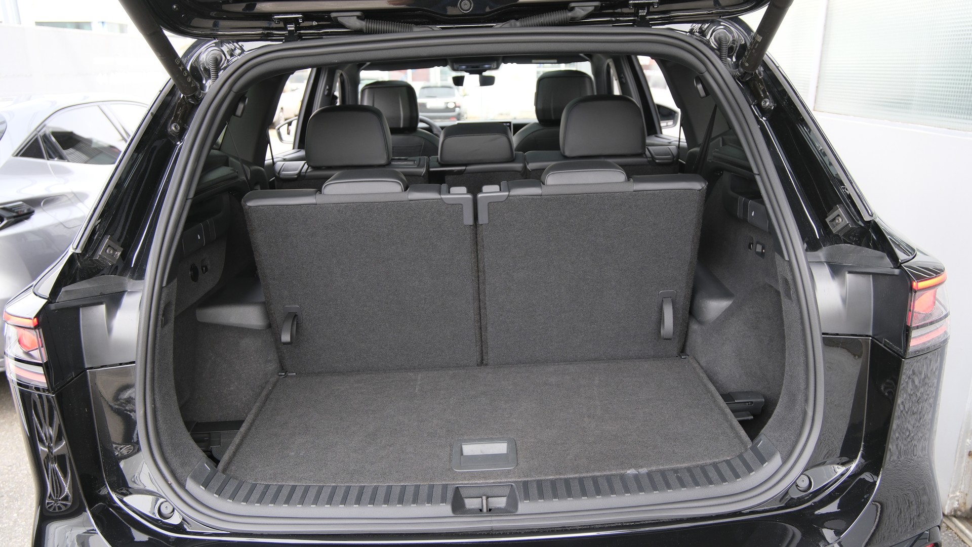 VW Tayron 2.0 TDI SCR R-Line United 4Motion DSG-image-5