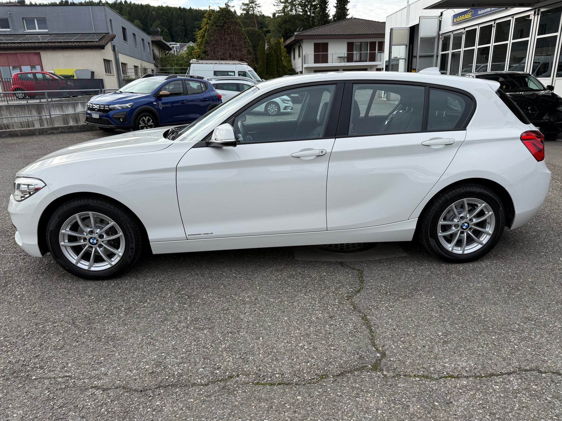 BMW 116i Business-showroom-element-2
