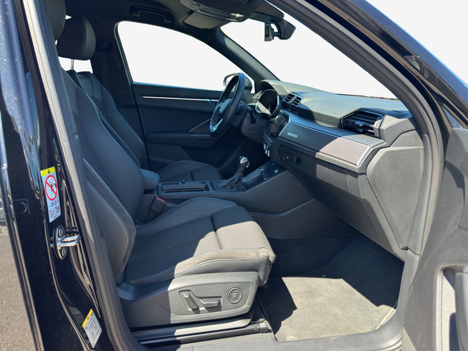 AUDI Q3 35 TFSI S line Attraction S-tronic-image-15