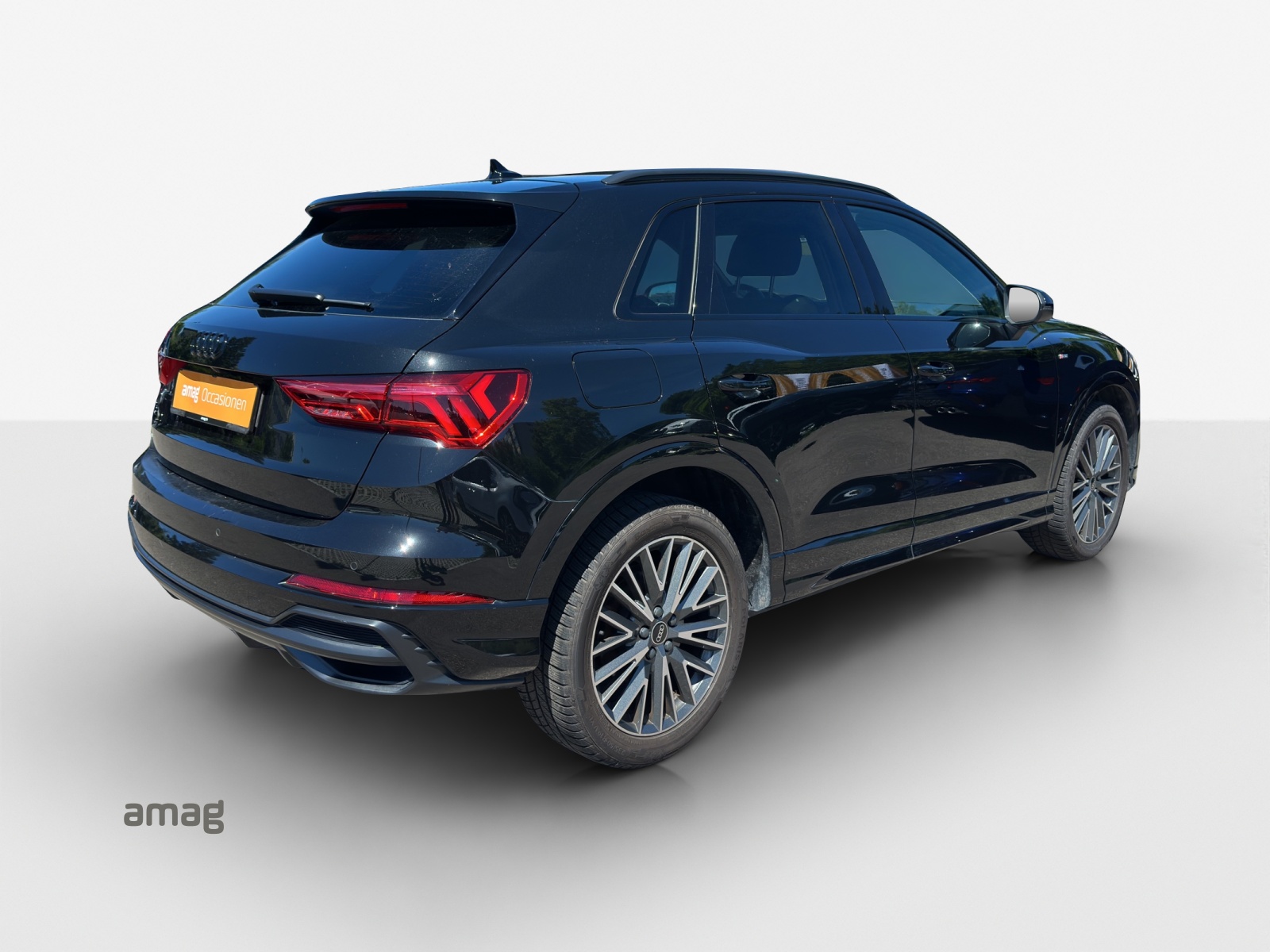 AUDI Q3 35 TFSI S line Attraction S-tronic-image-4