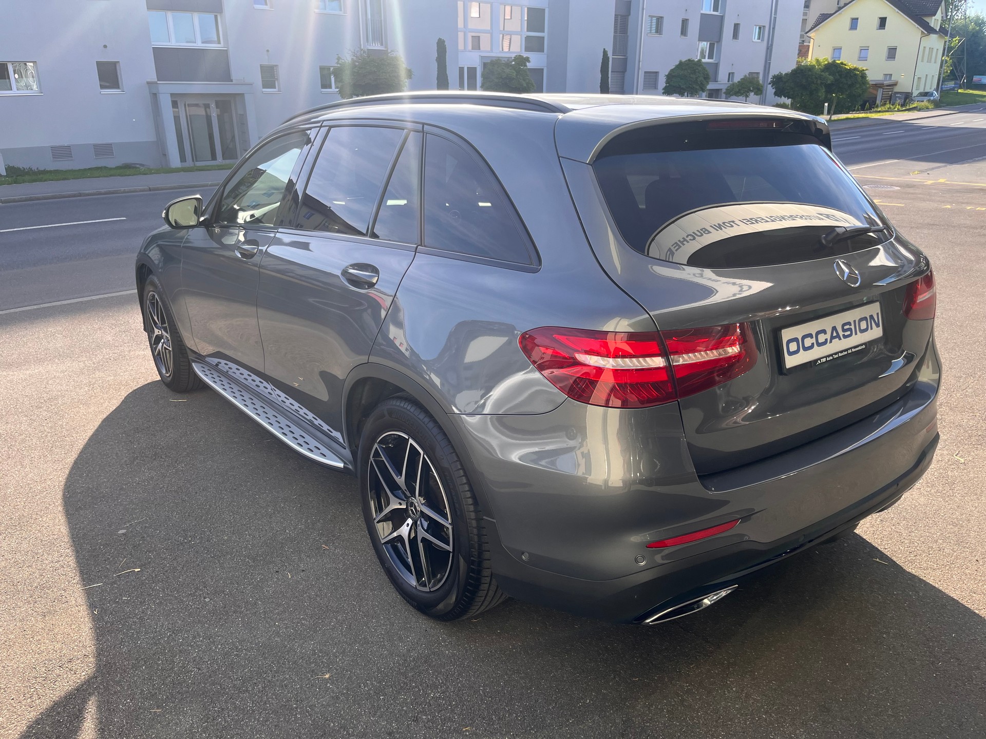 MERCEDES-BENZ GLC 250 d AMG Line 4Matic 9G-Tronic-showroom-element-3