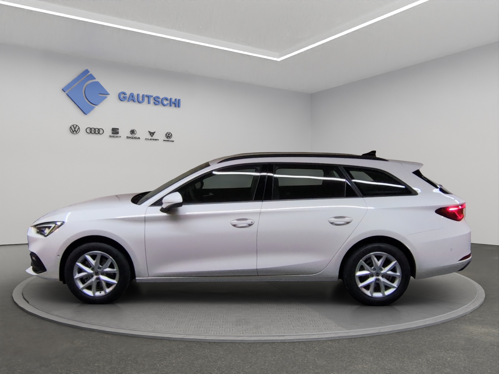 SEAT Leon ST 1.5 eTSI mHEV DSG Style-image-1