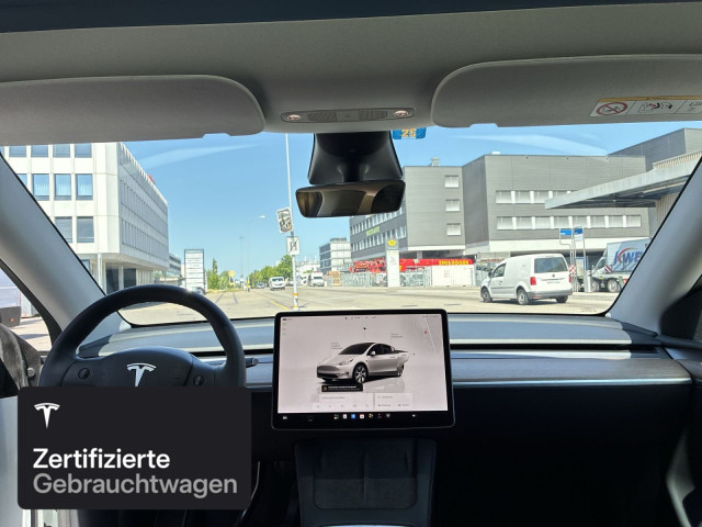 TESLA Model Y Long Range RWD-image-14