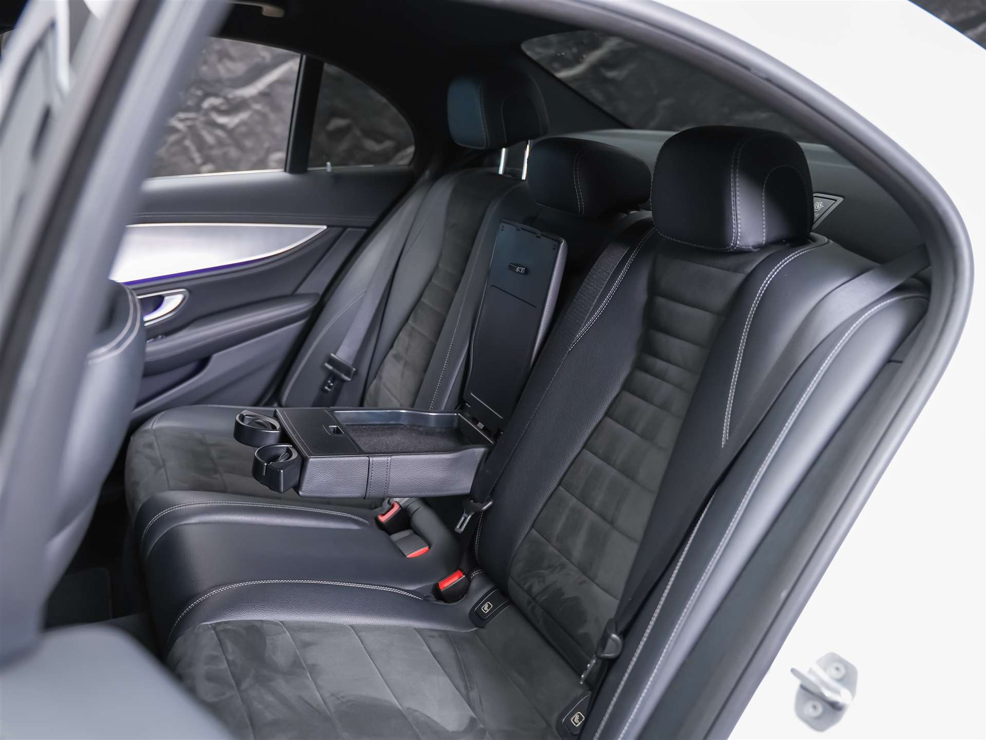 MERCEDES-BENZ E 220 d AMG Line 9G-Tronic *CH-Auto*360° Kamera*Head Up*Burmester*-image-12