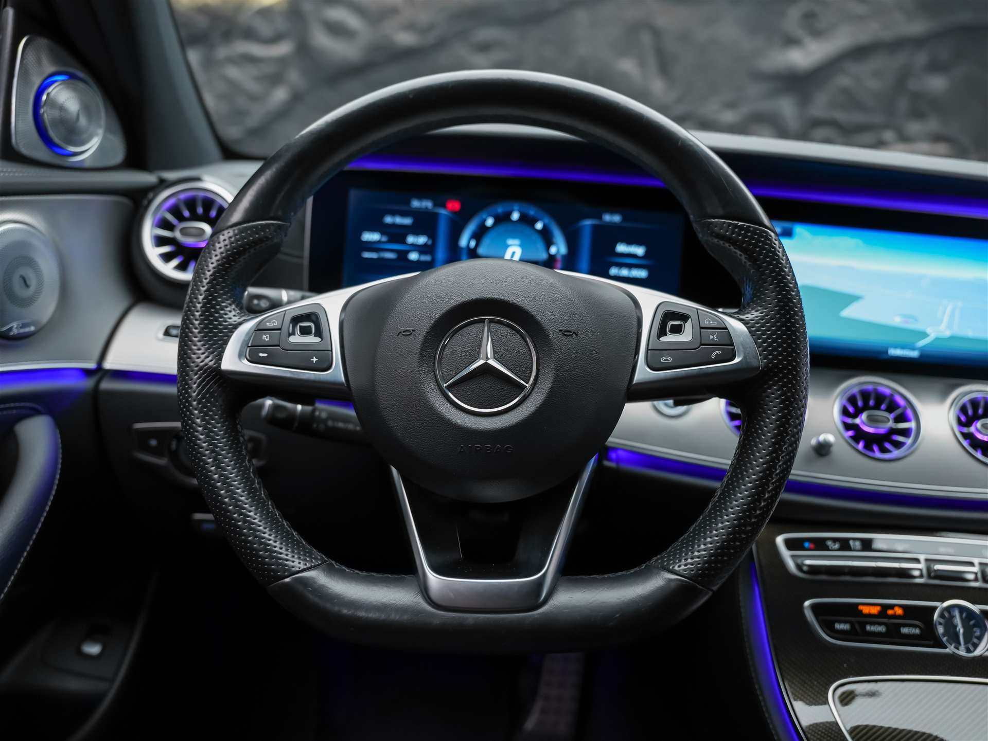 MERCEDES-BENZ E 220 d AMG Line 9G-Tronic *CH-Auto*360° Kamera*Head Up*Burmester*-image-27