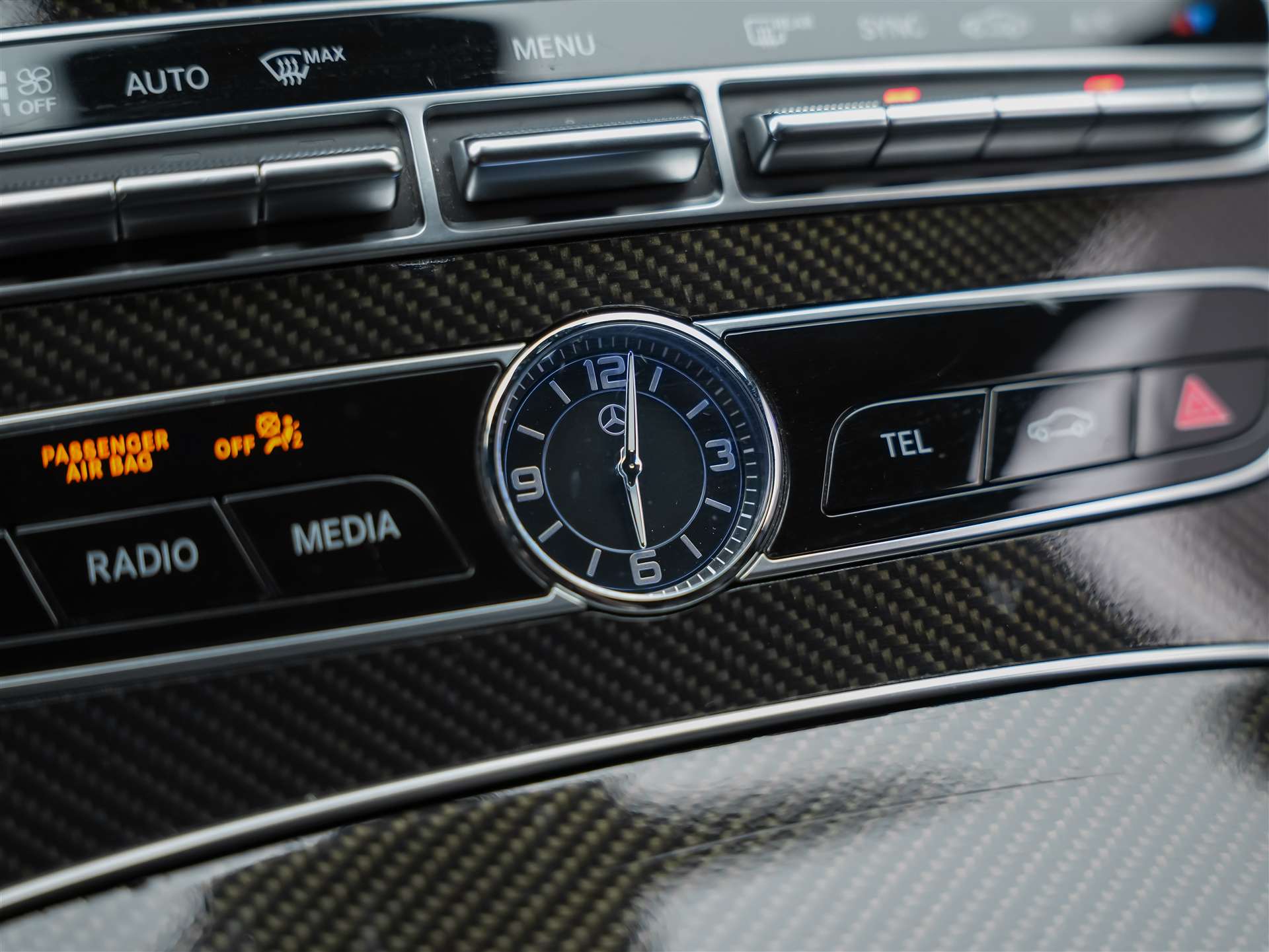 MERCEDES-BENZ E 220 d AMG Line 9G-Tronic *CH-Auto*360° Kamera*Head Up*Burmester*-image-21