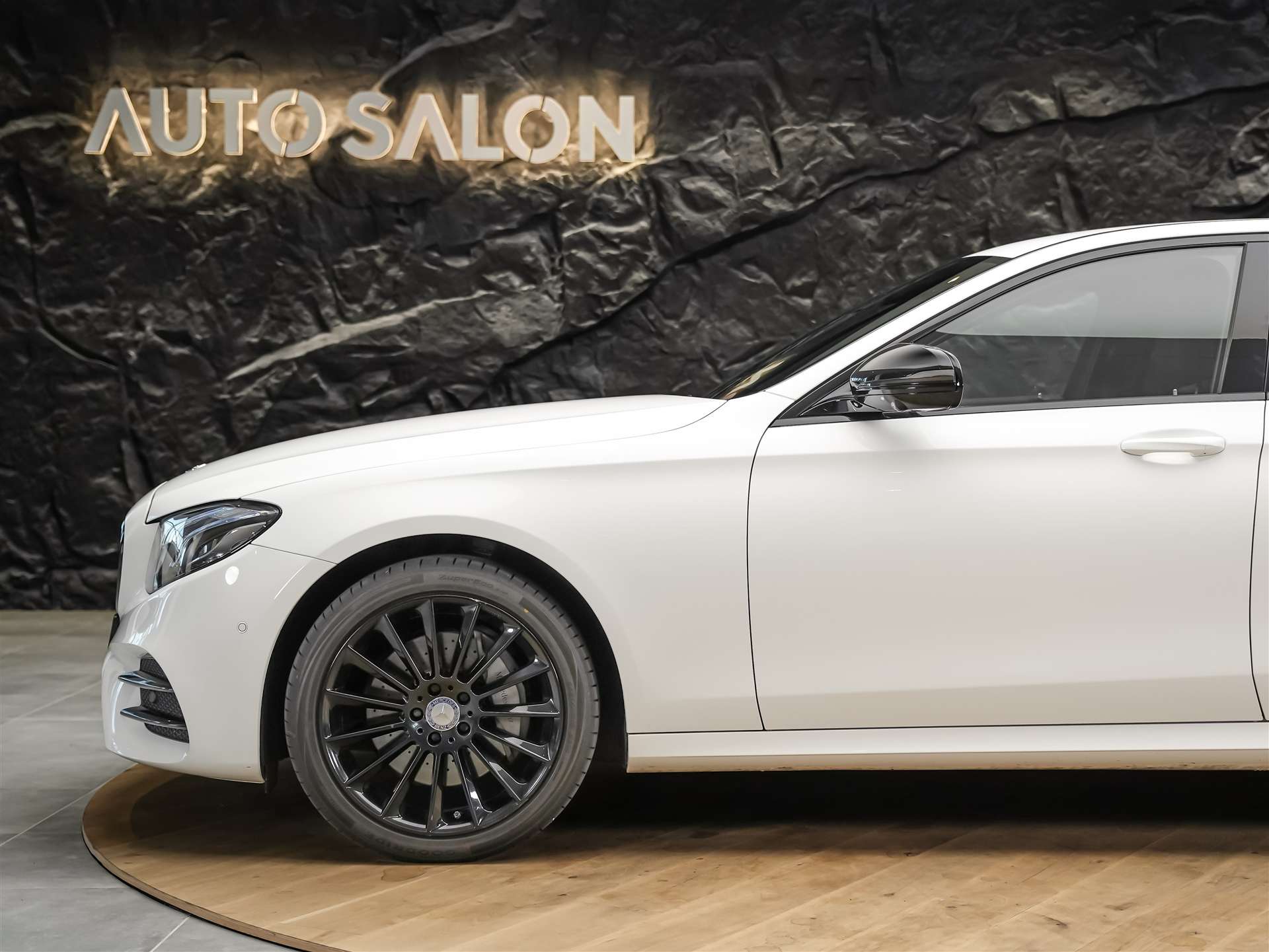 MERCEDES-BENZ E 220 d AMG Line 9G-Tronic *CH-Auto*360° Kamera*Head Up*Burmester*-image-14