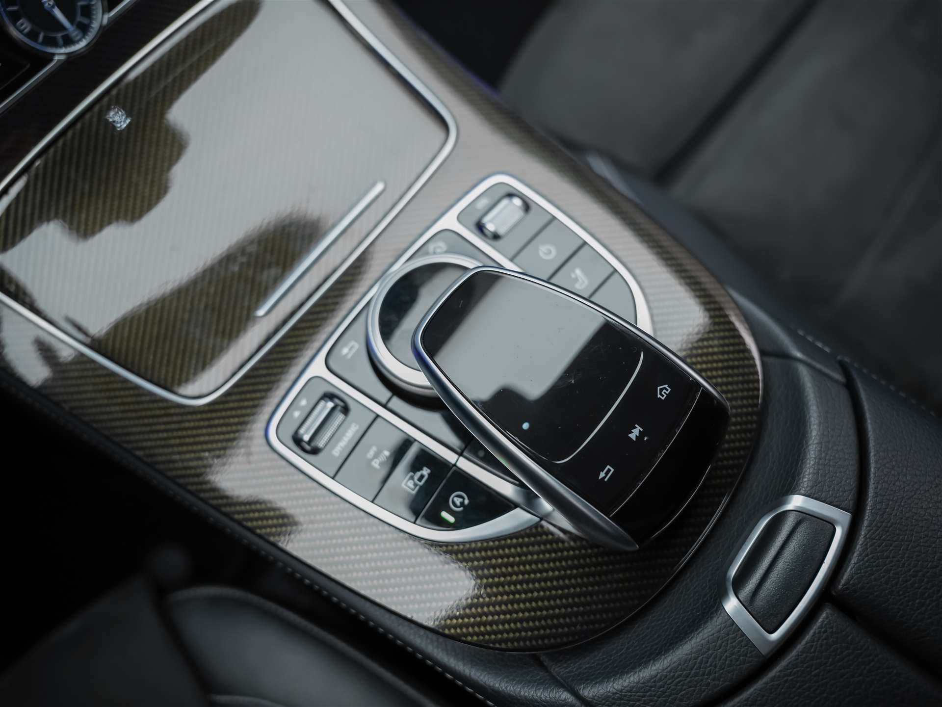 MERCEDES-BENZ E 220 d AMG Line 9G-Tronic *CH-Auto*360° Kamera*Head Up*Burmester*-image-22