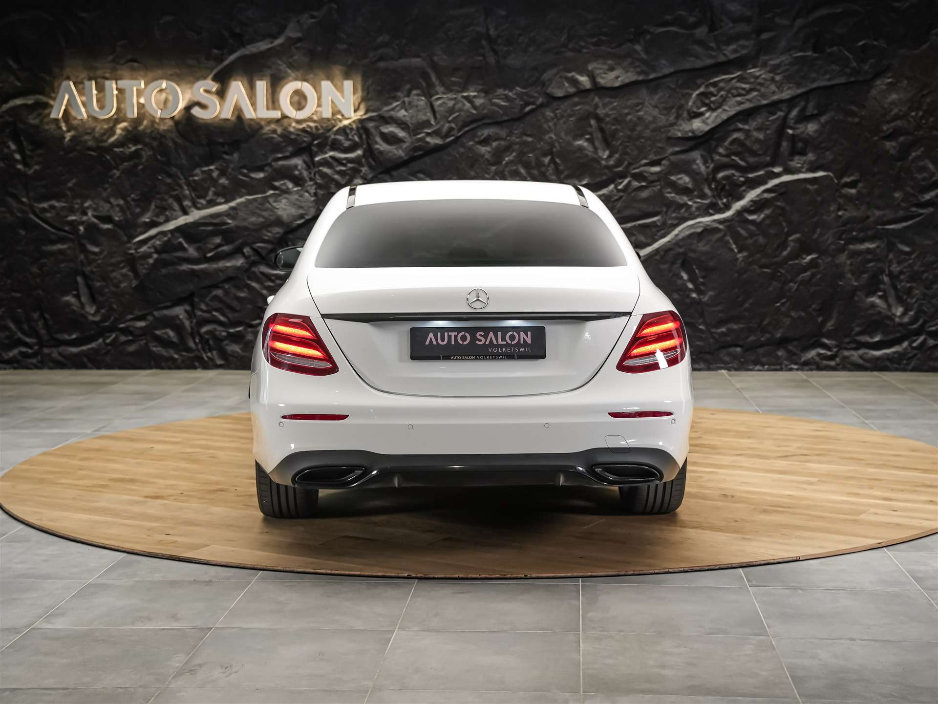 MERCEDES-BENZ E 220 d AMG Line 9G-Tronic *CH-Auto*360° Kamera*Head Up*Burmester*-image-4