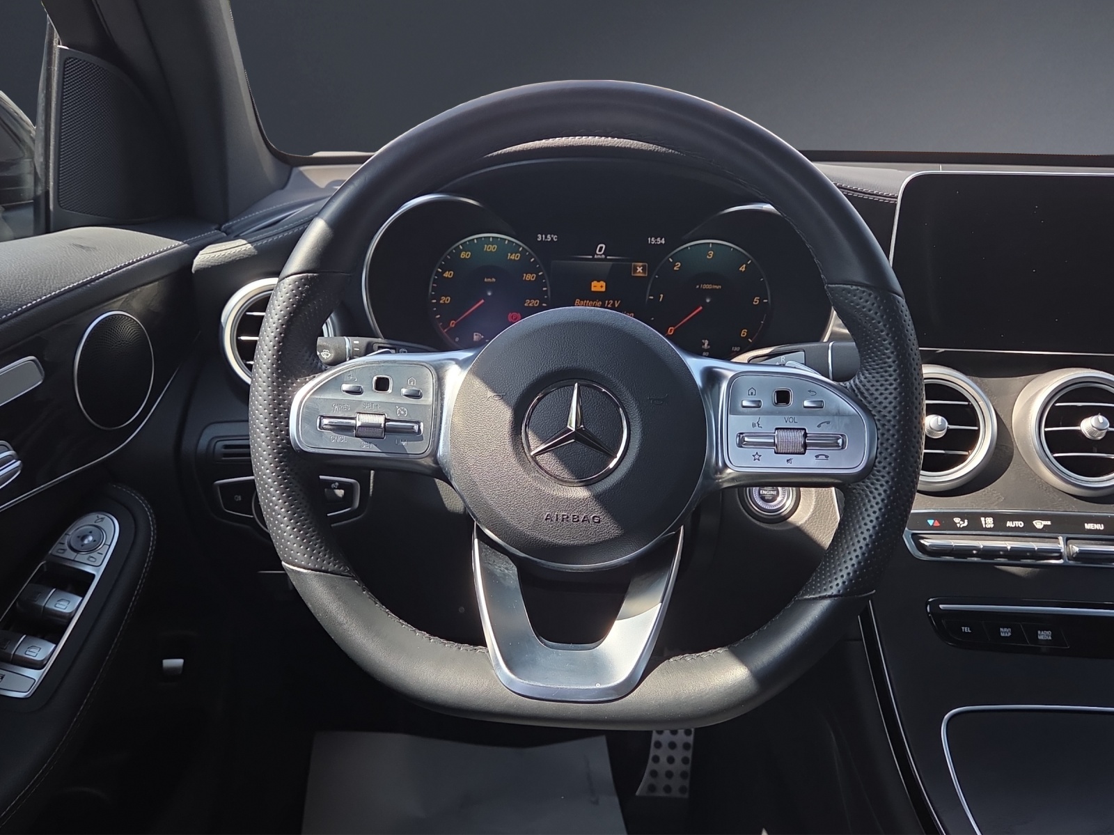 MERCEDES-BENZ GLC 300 d AMG Line 4Matic-image-12
