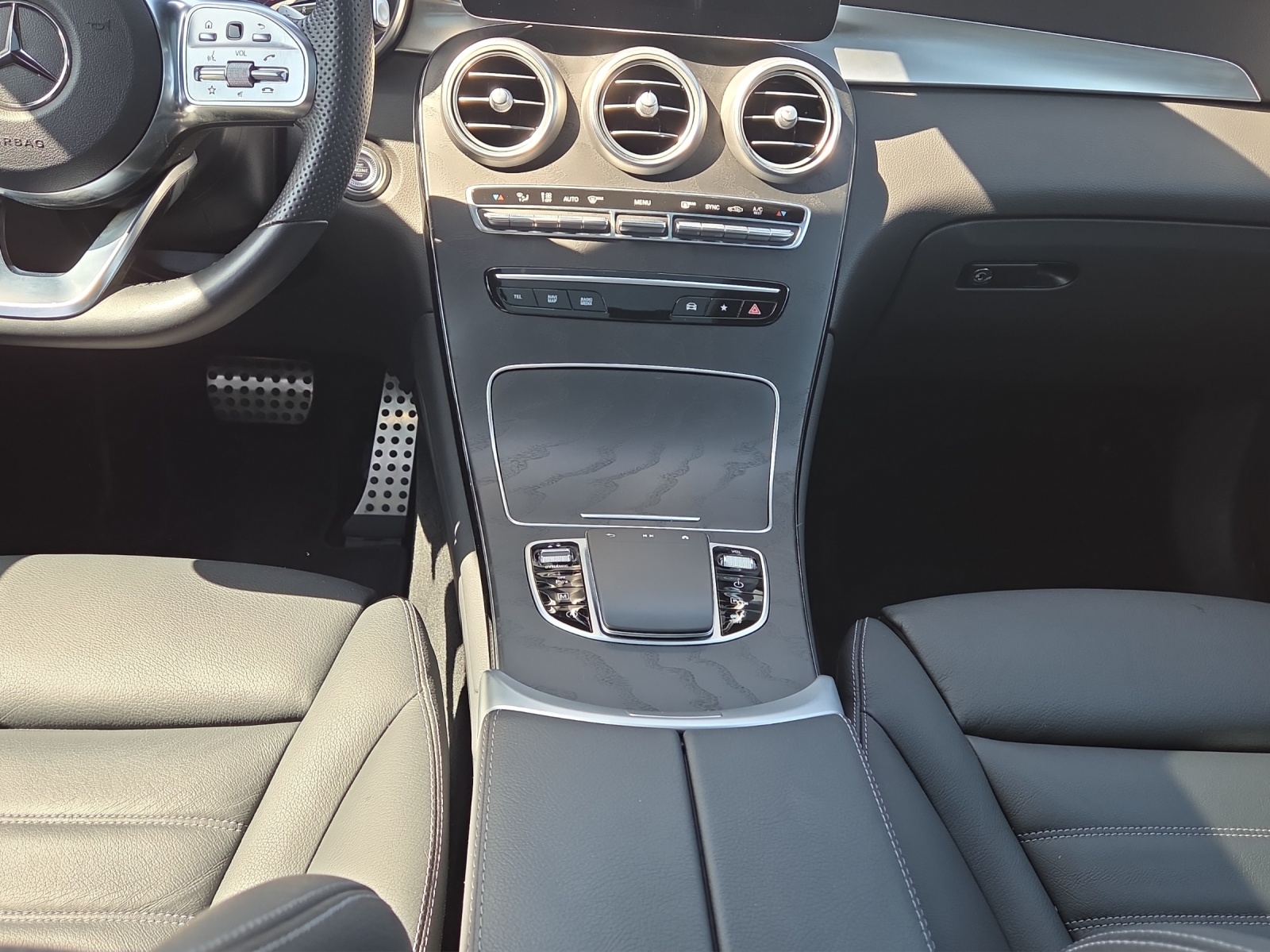 MERCEDES-BENZ GLC 300 d AMG Line 4Matic-image-16