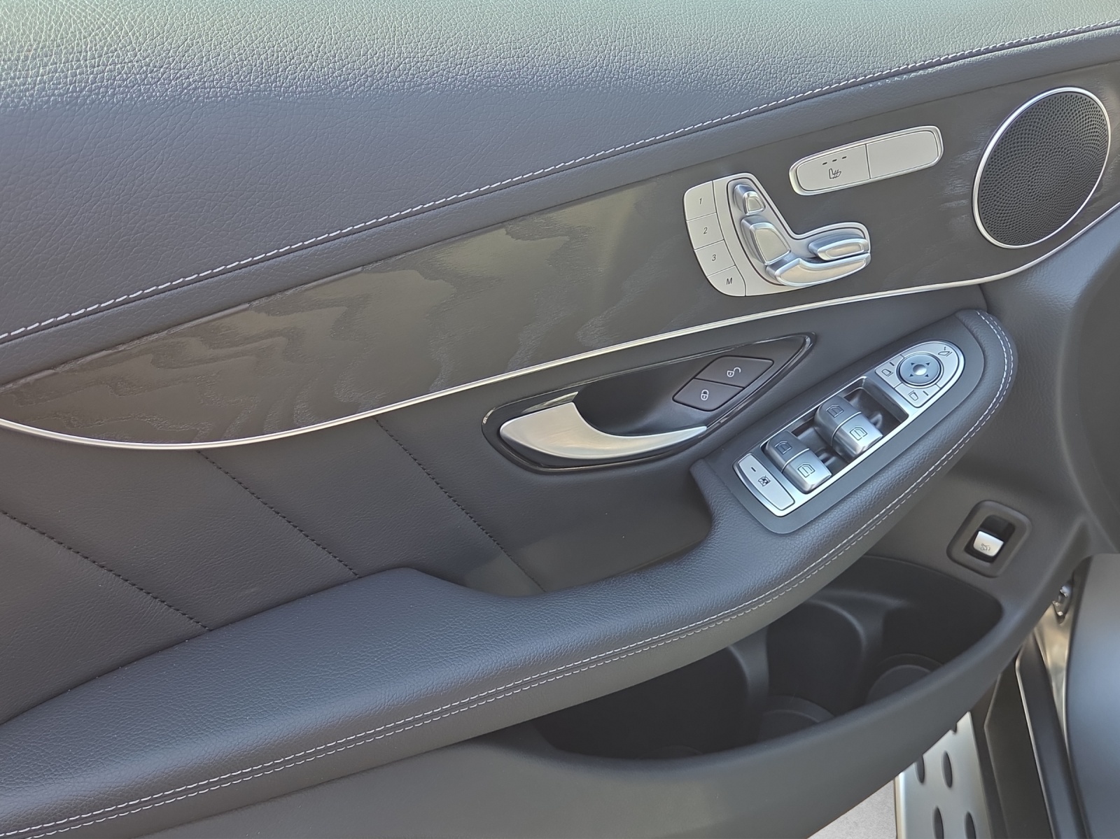 MERCEDES-BENZ GLC 300 d AMG Line 4Matic-image-8