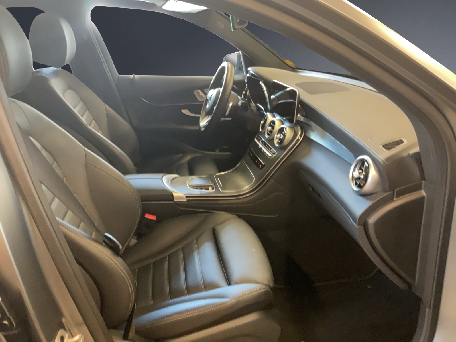 MERCEDES-BENZ GLC 300 d AMG Line 4Matic-image-9
