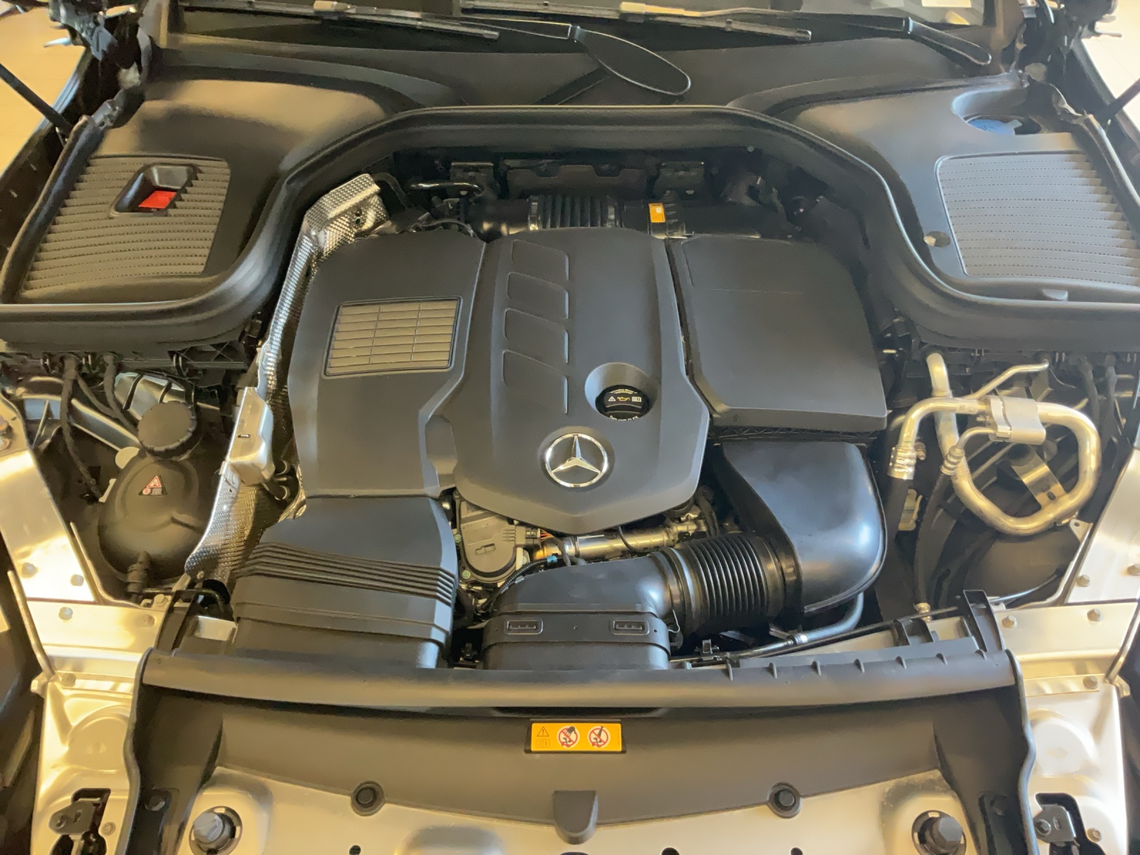 MERCEDES-BENZ GLC 300 d AMG Line 4Matic-image-19