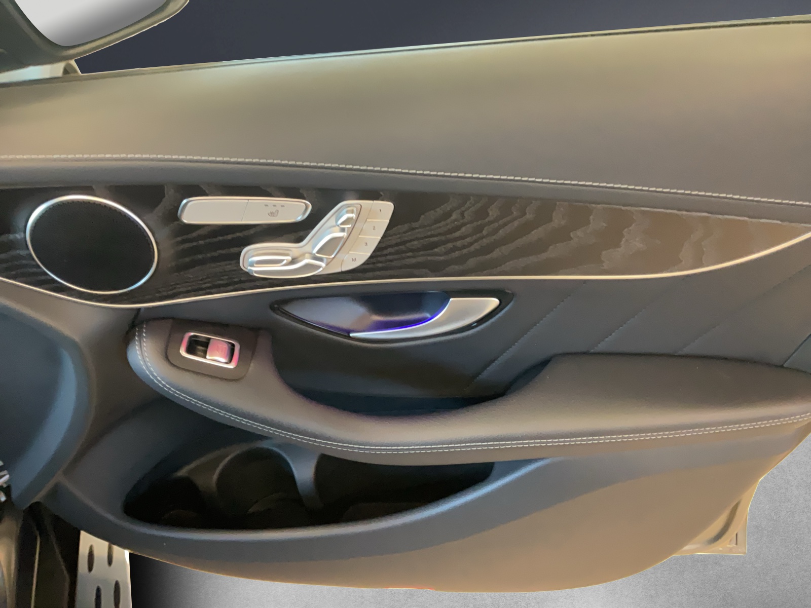 MERCEDES-BENZ GLC 300 d AMG Line 4Matic-image-10