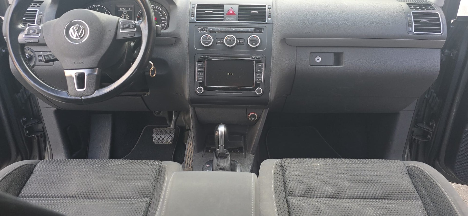 VW Touran 2.0 TDI BMT Comfortline DSG-image-11