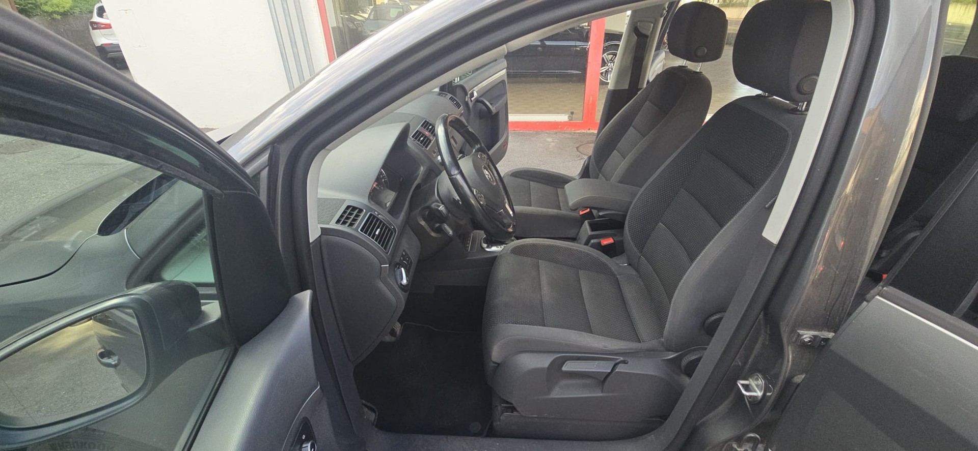 VW Touran 2.0 TDI BMT Comfortline DSG-image-7