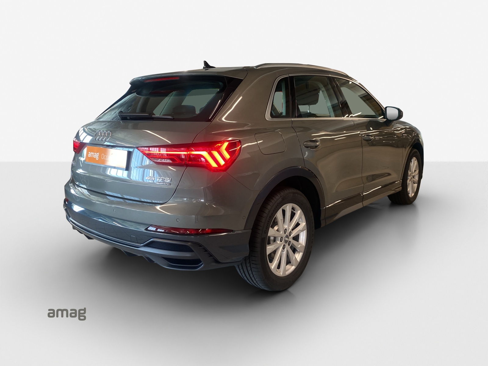 AUDI Q3 45 TFSI S line quattro S-tronic-image-4