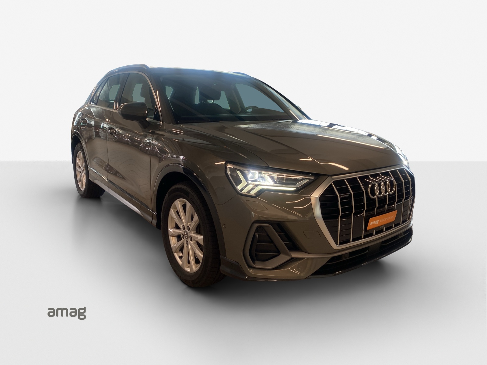 AUDI Q3 45 TFSI S line quattro S-tronic-image-5