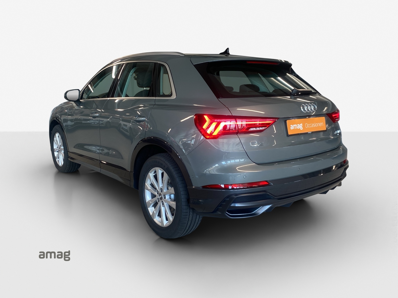 AUDI Q3 45 TFSI S line quattro S-tronic-image-2
