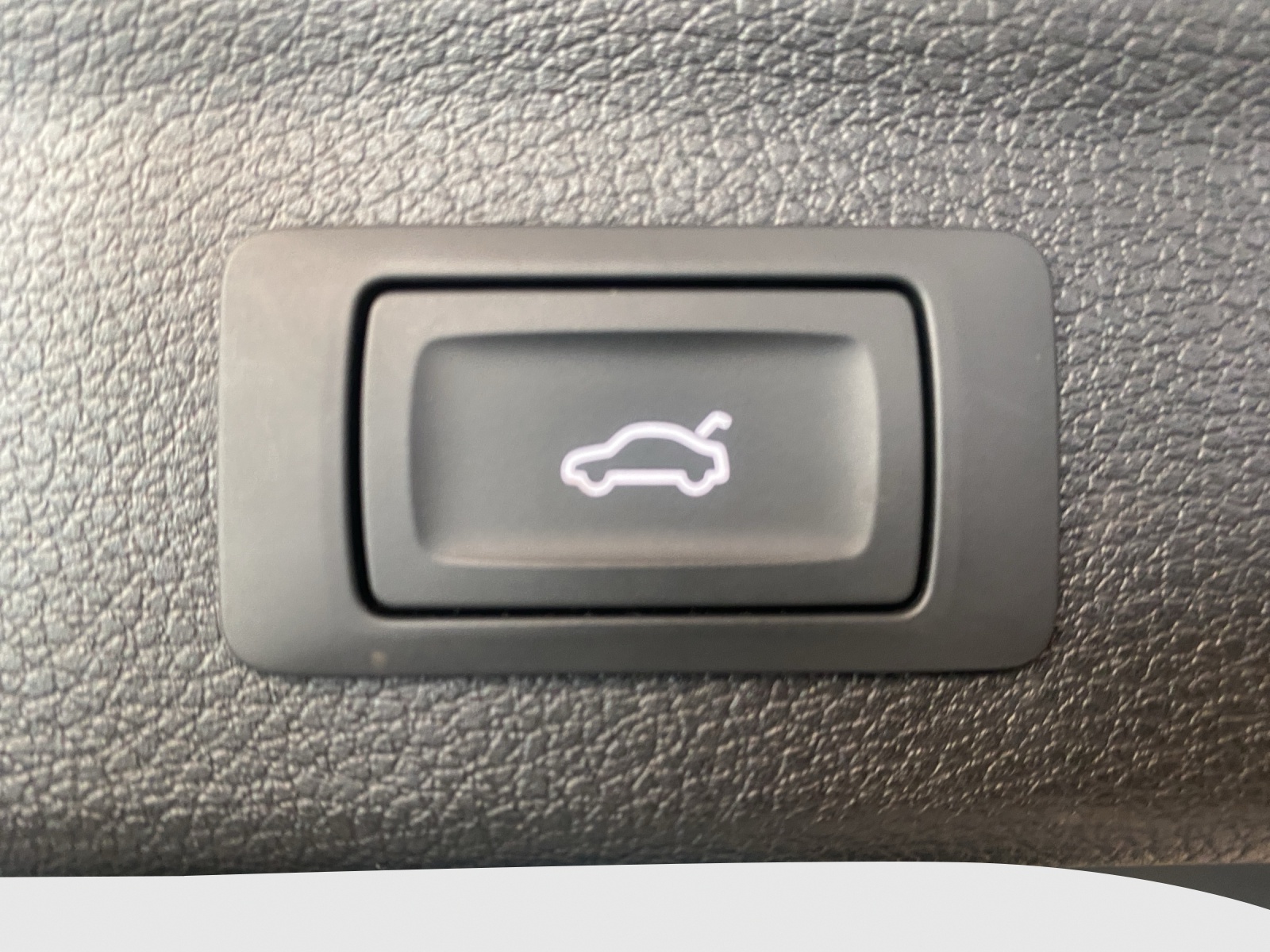 AUDI Q3 45 TFSI S line quattro S-tronic-image-13