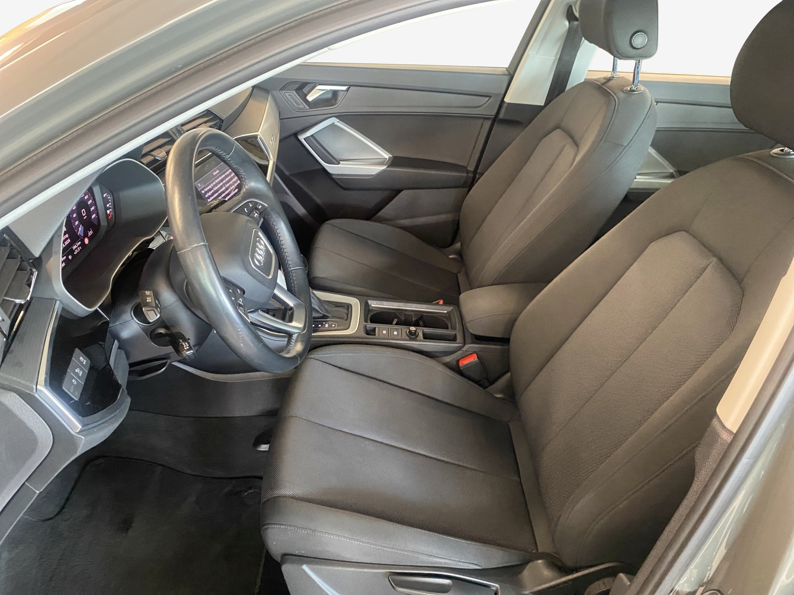 AUDI Q3 45 TFSI S line quattro S-tronic-image-7