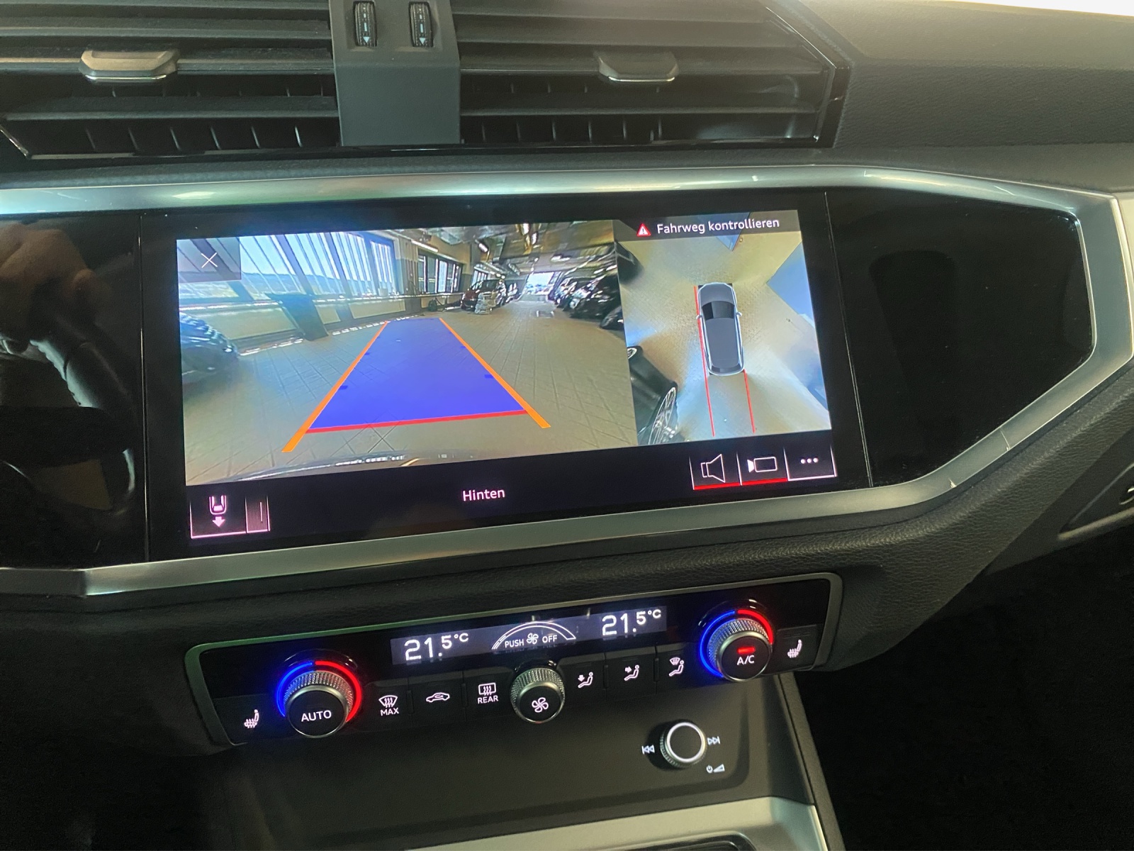 AUDI Q3 45 TFSI S line quattro S-tronic-image-15