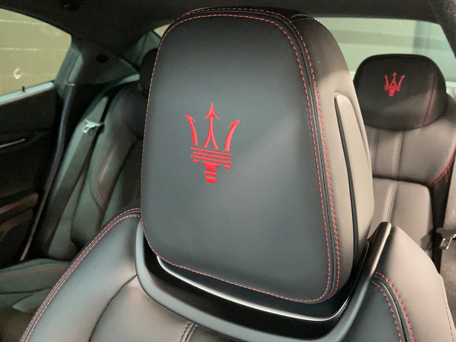 MASERATI Ghibli 3.0 V6 Modena-image-9