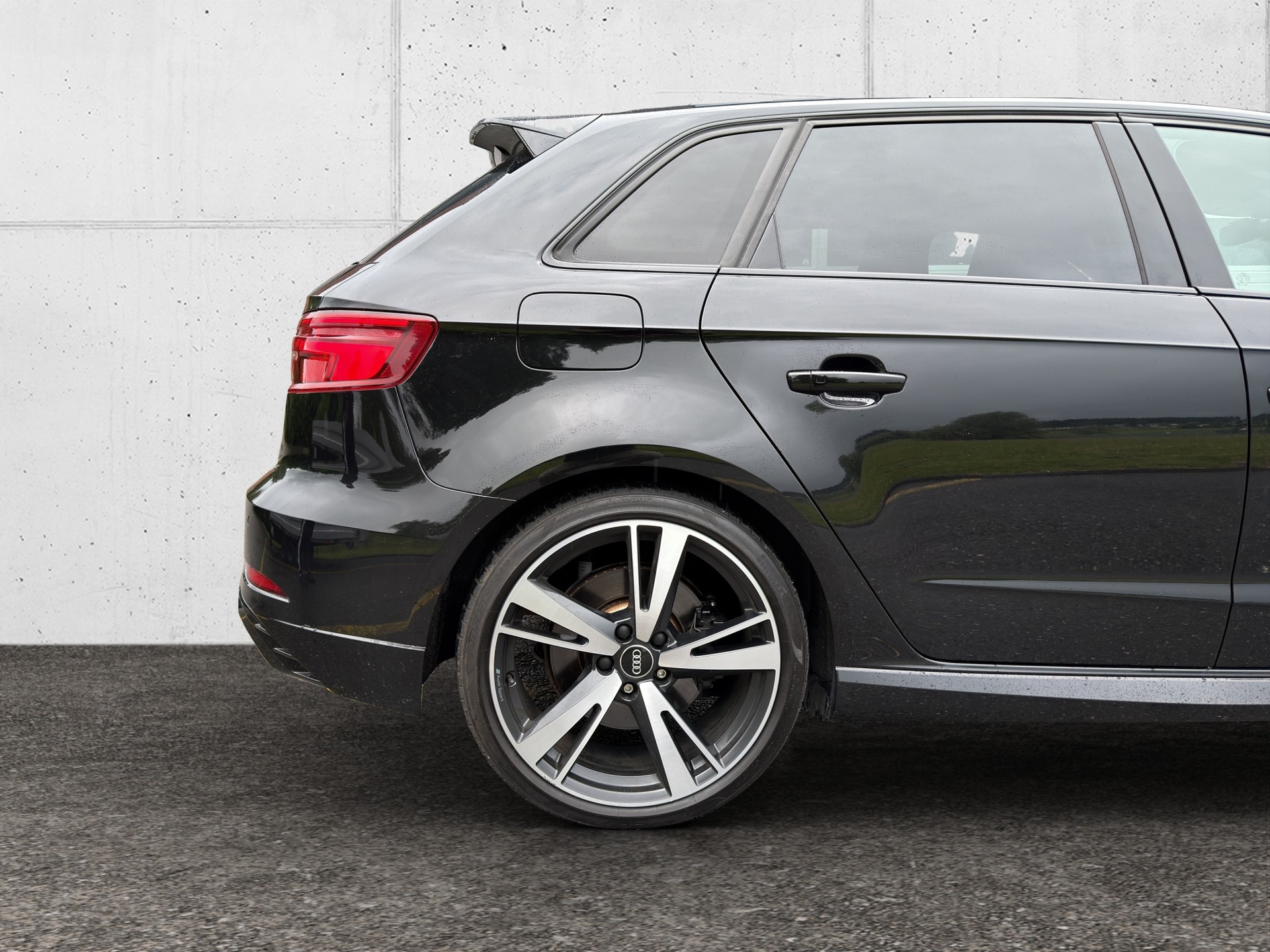 AUDI RS3 Sportback 2.5 TSI quattro S-tronic-image-8